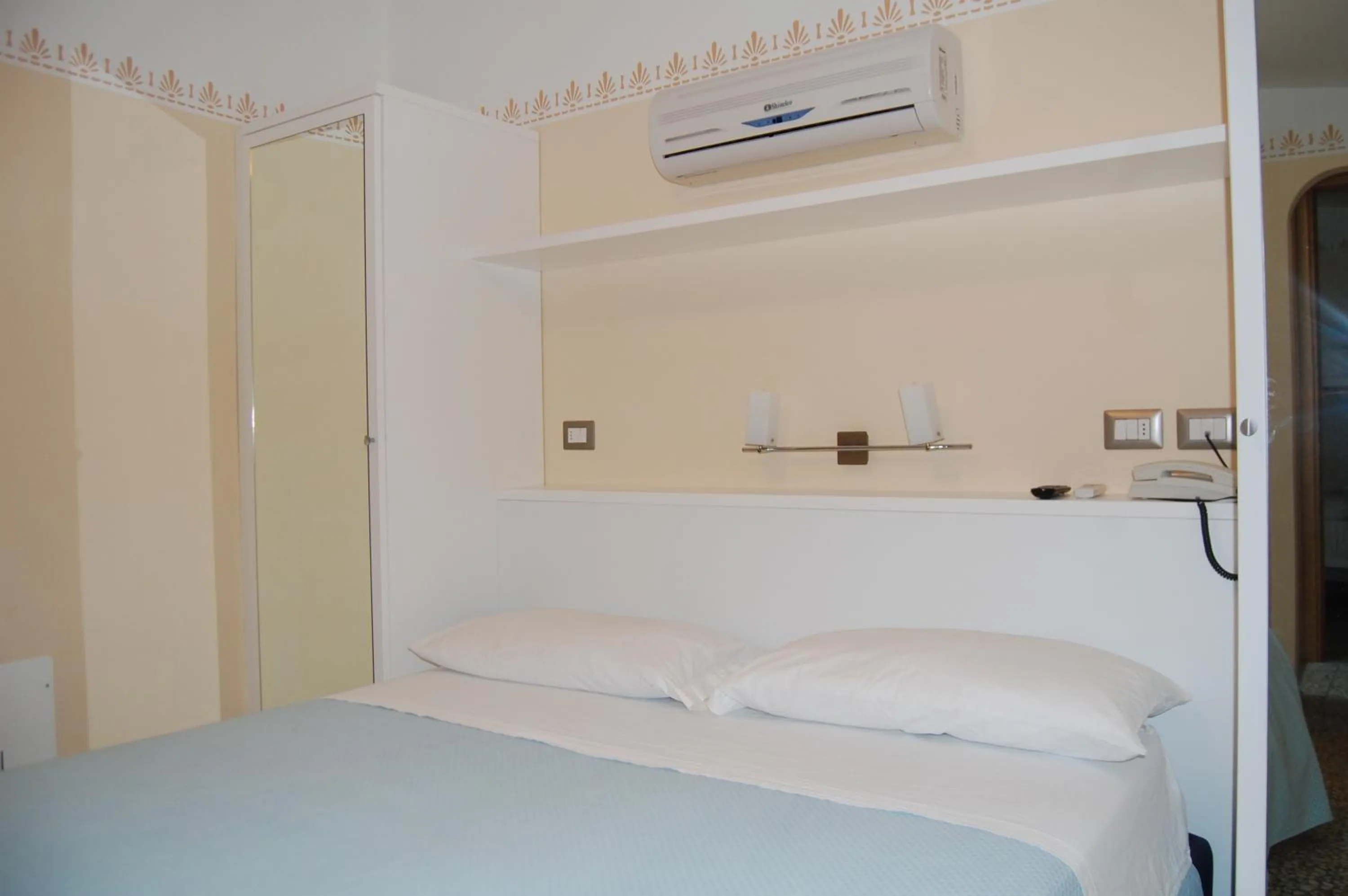 Bed in Hotel Centrale