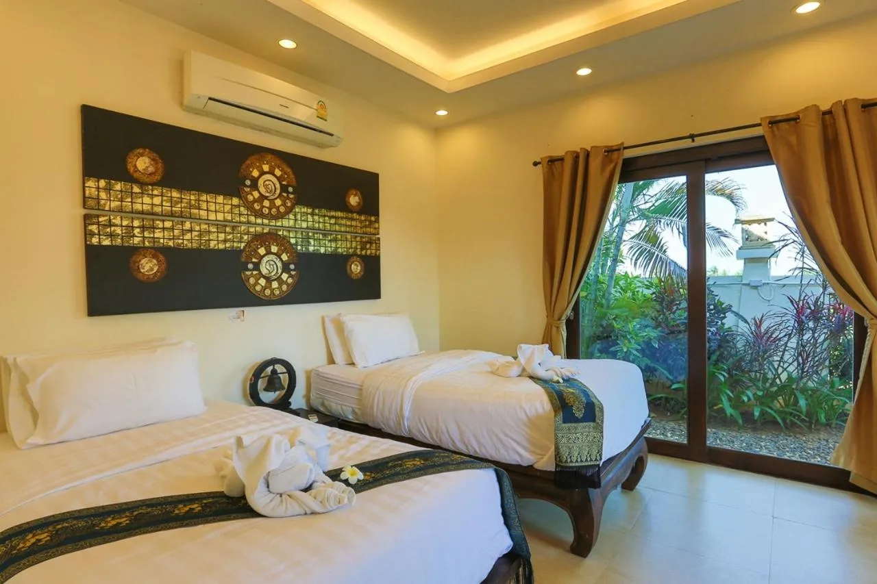 Bed in Pa Prai Villas and Suites Resort