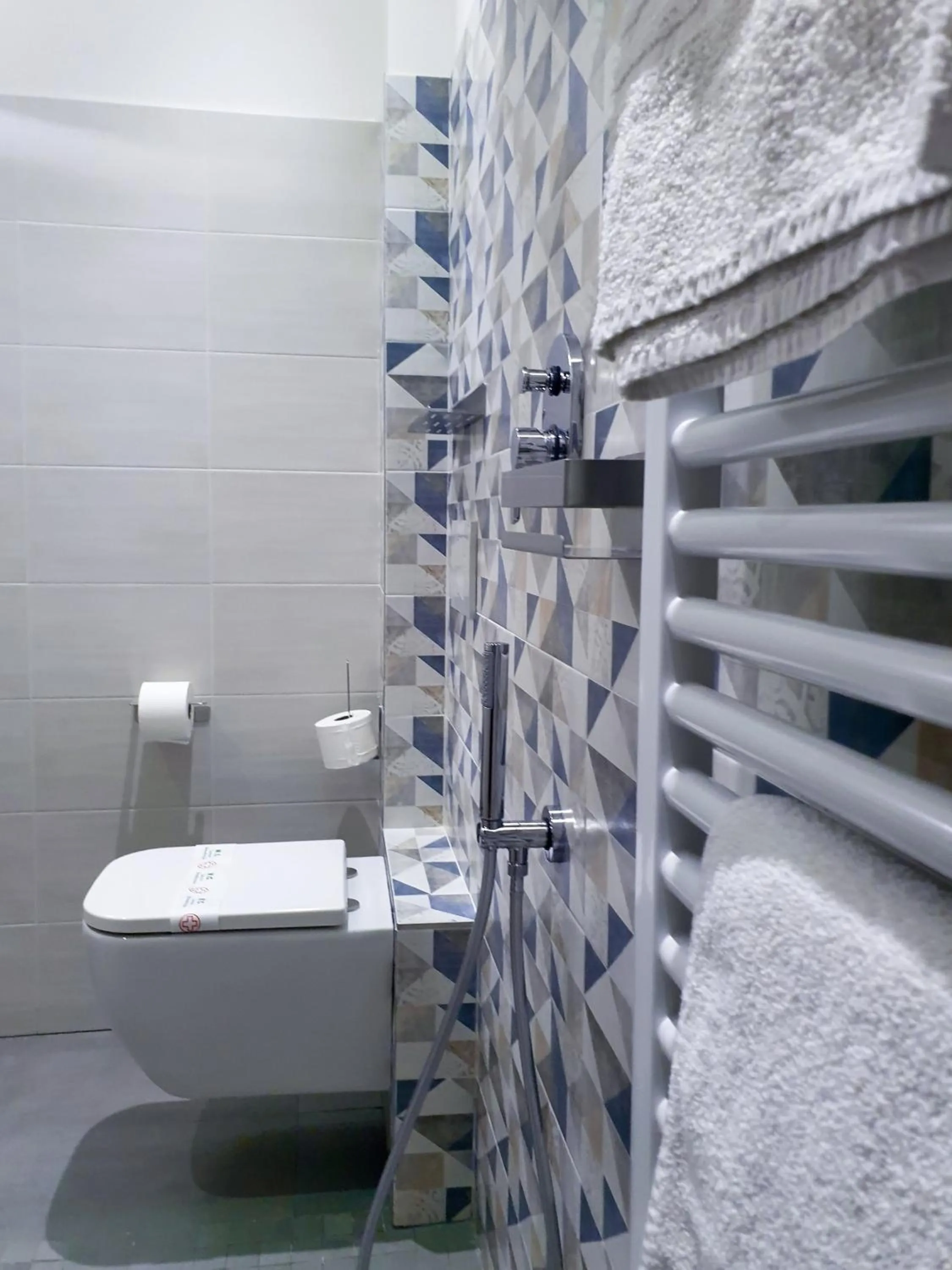 Shower in Color Hotel Rimini