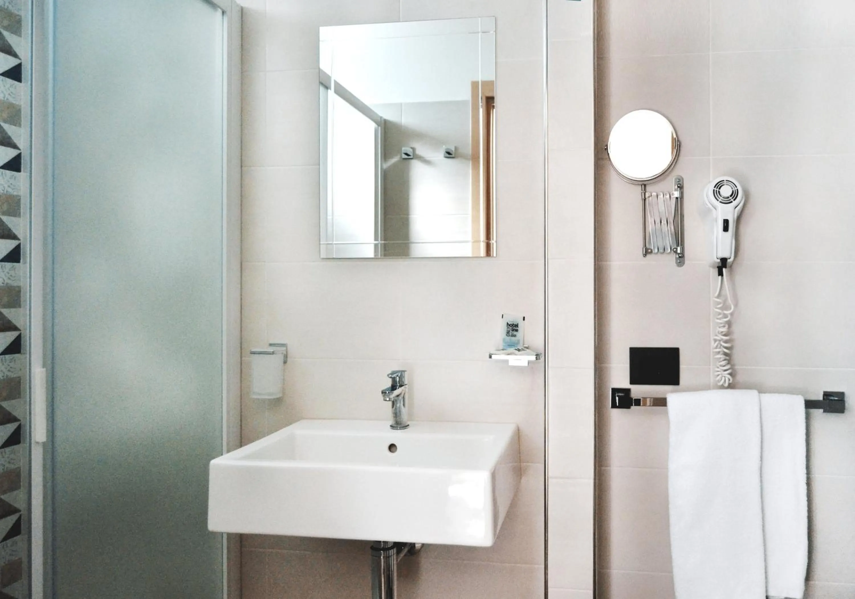 Shower in Color Hotel Rimini