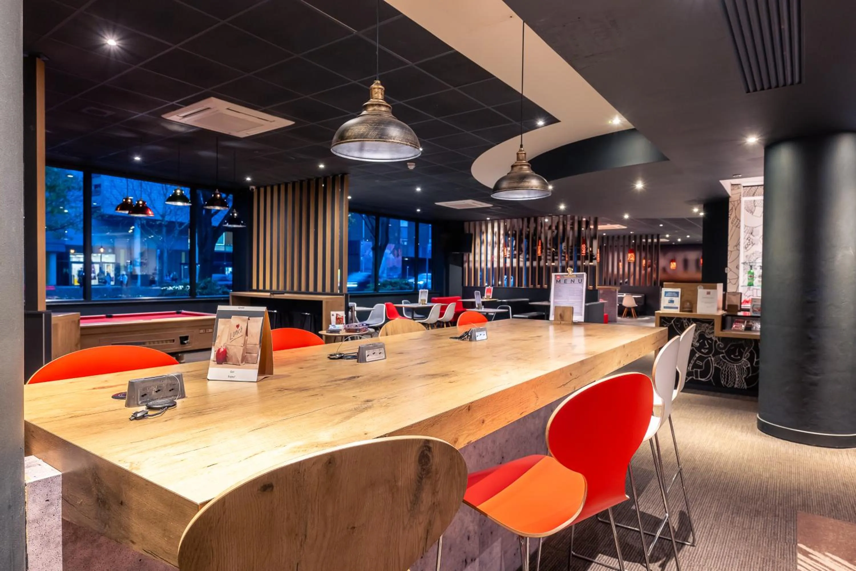 Restaurant/places to eat in ibis Portsmouth