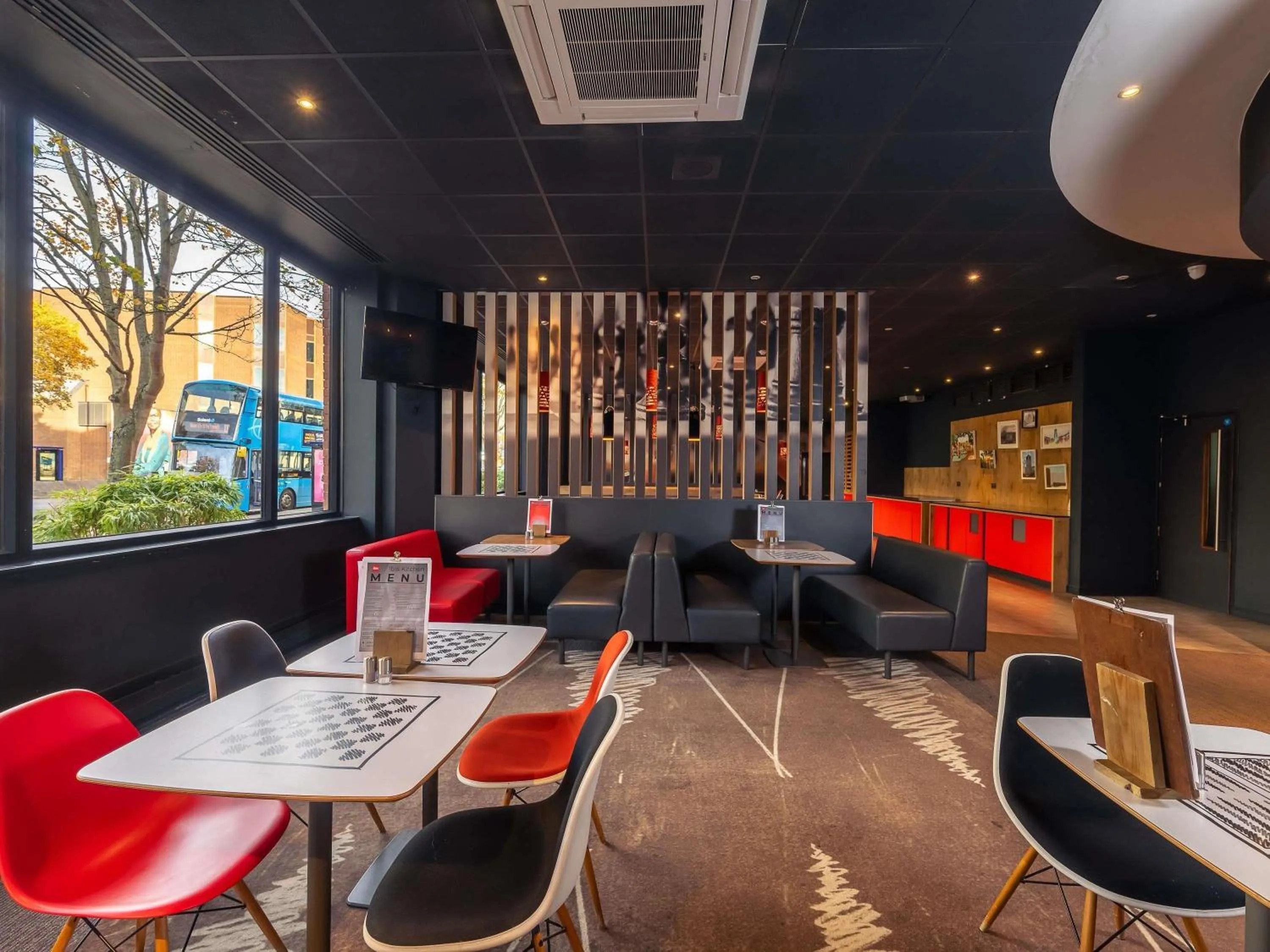 Restaurant/places to eat in ibis Portsmouth