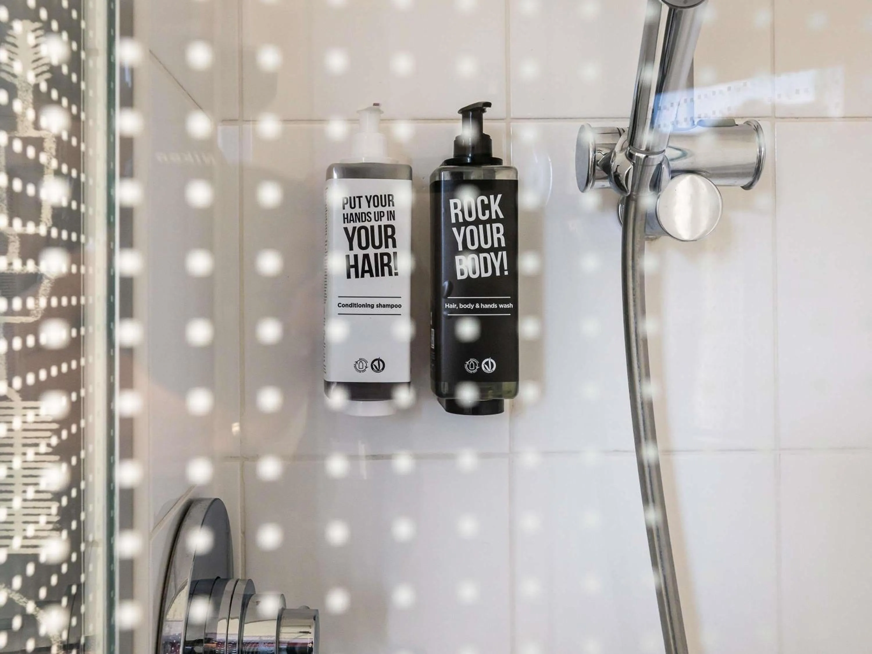 Bedroom in ibis Portsmouth