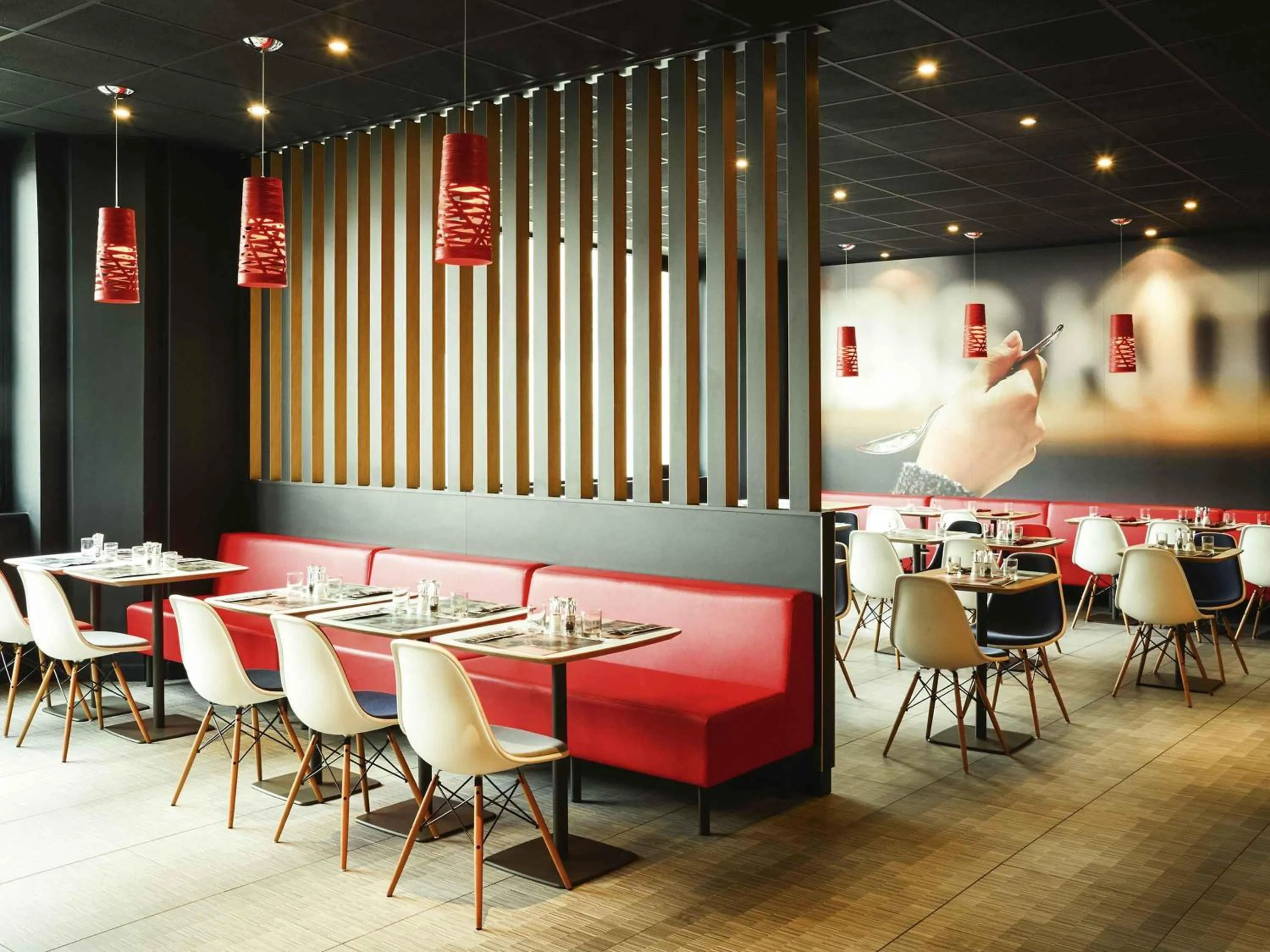 Restaurant/places to eat in ibis Portsmouth