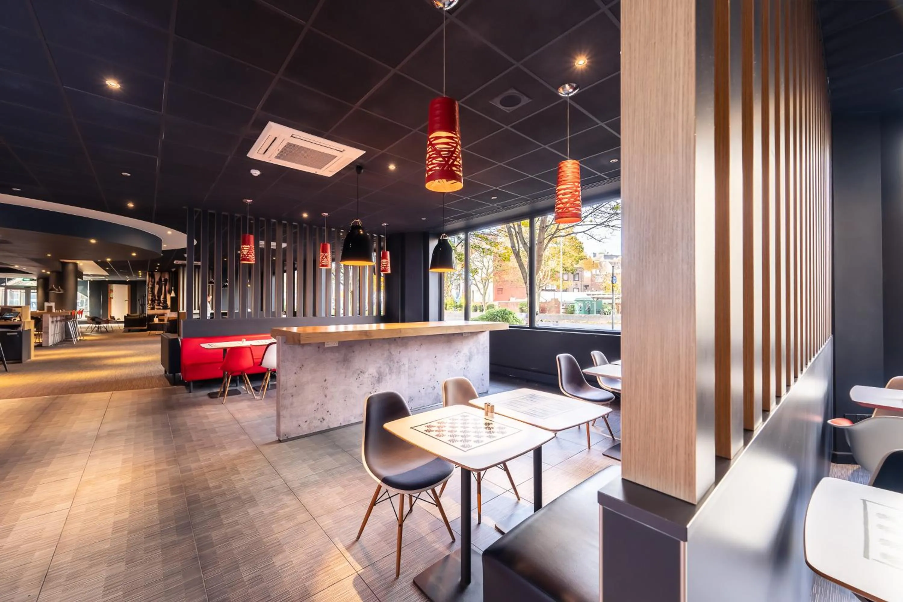 Restaurant/places to eat in ibis Portsmouth