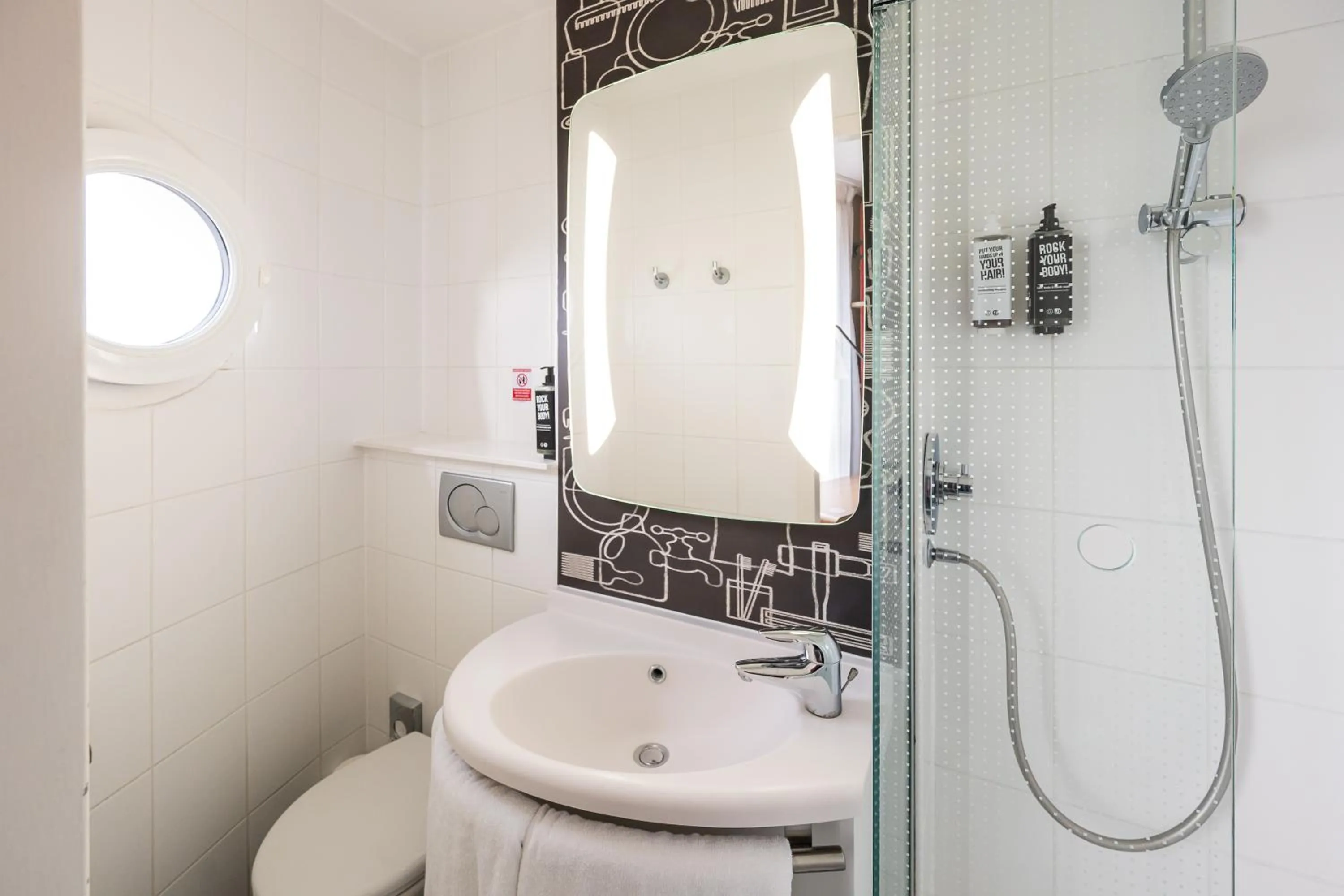 Shower in ibis Portsmouth