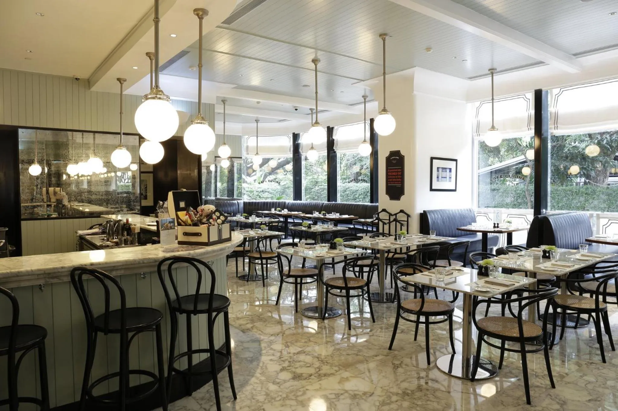 Restaurant/places to eat in Oriental Residence Bangkok