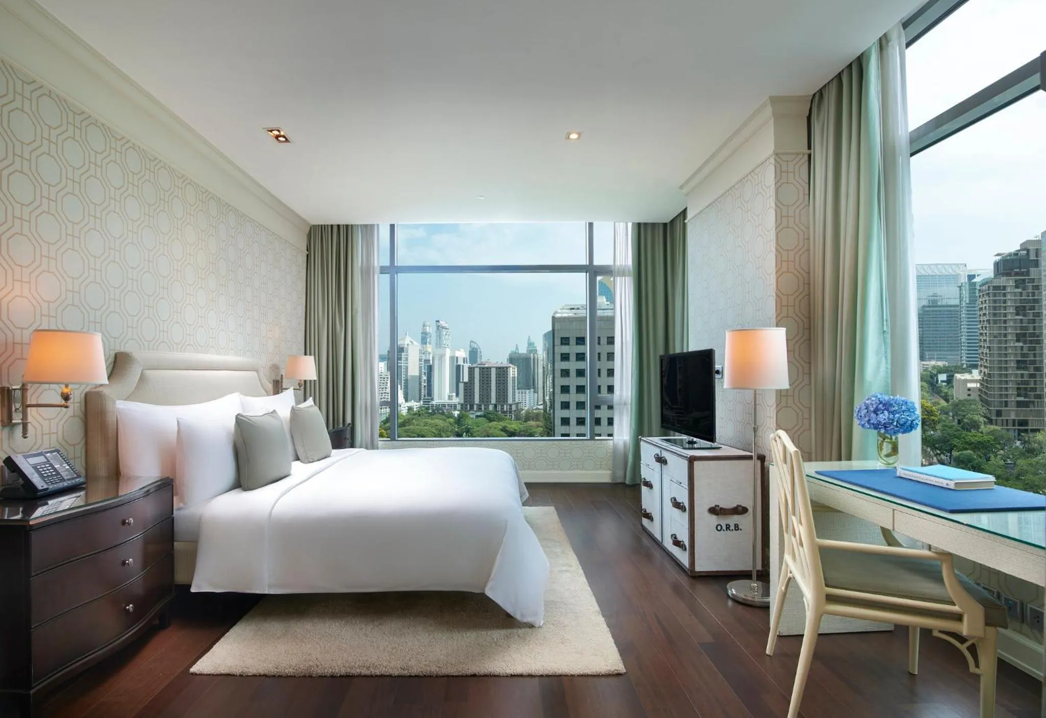 Photo of the whole room, Bed in Oriental Residence Bangkok