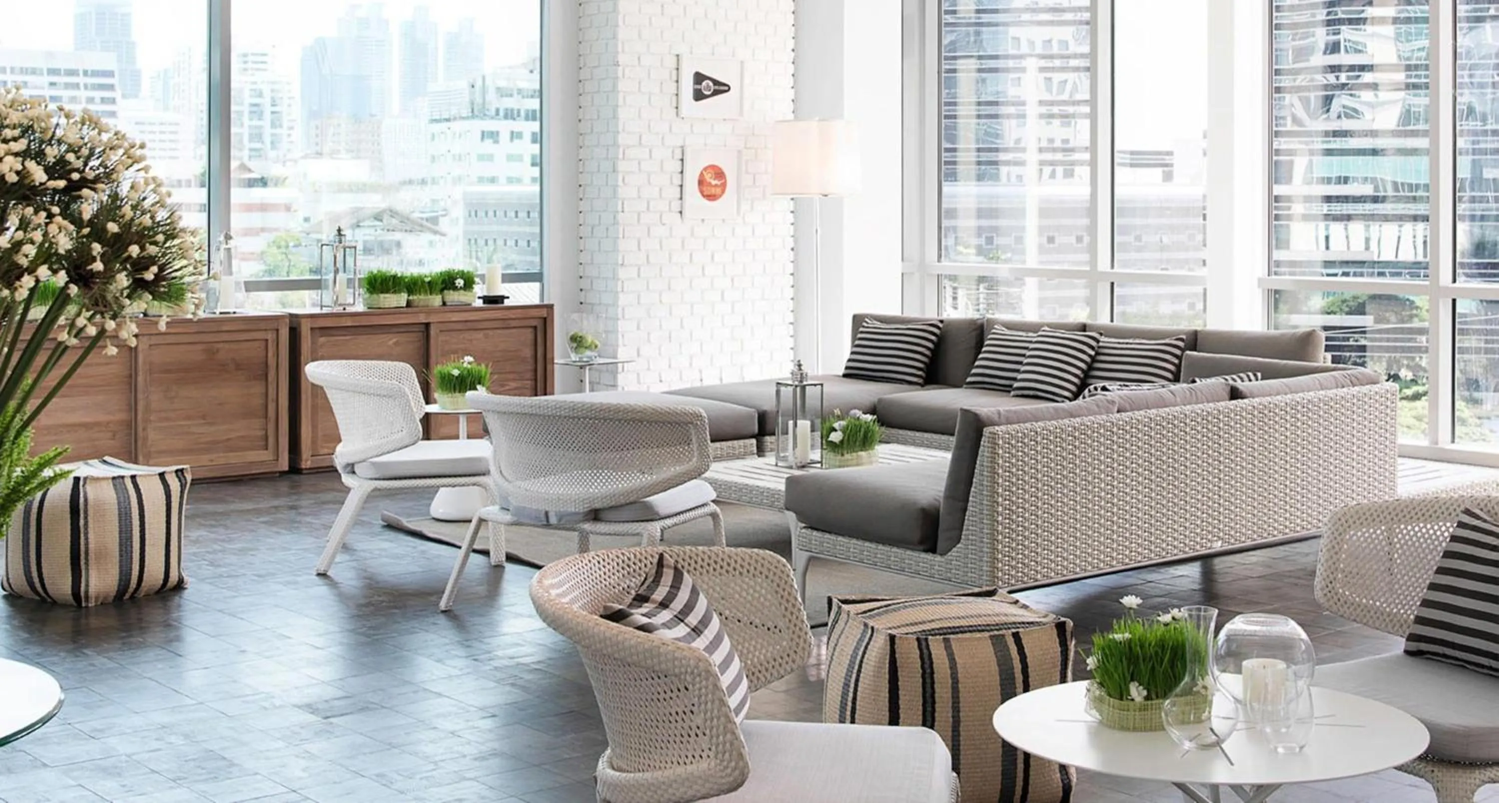 Lounge or bar in Oriental Residence Bangkok