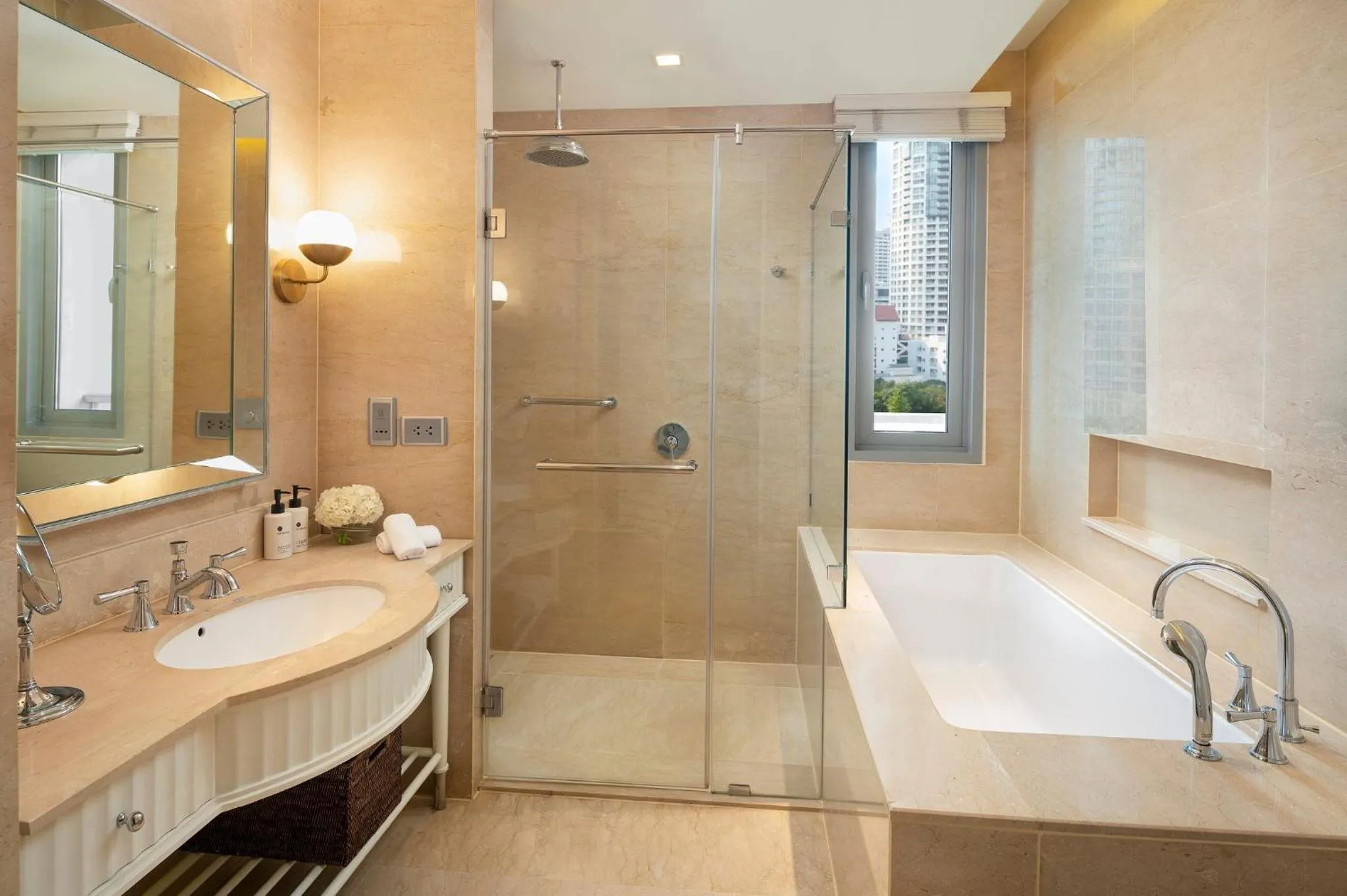 Photo of the whole room in Oriental Residence Bangkok