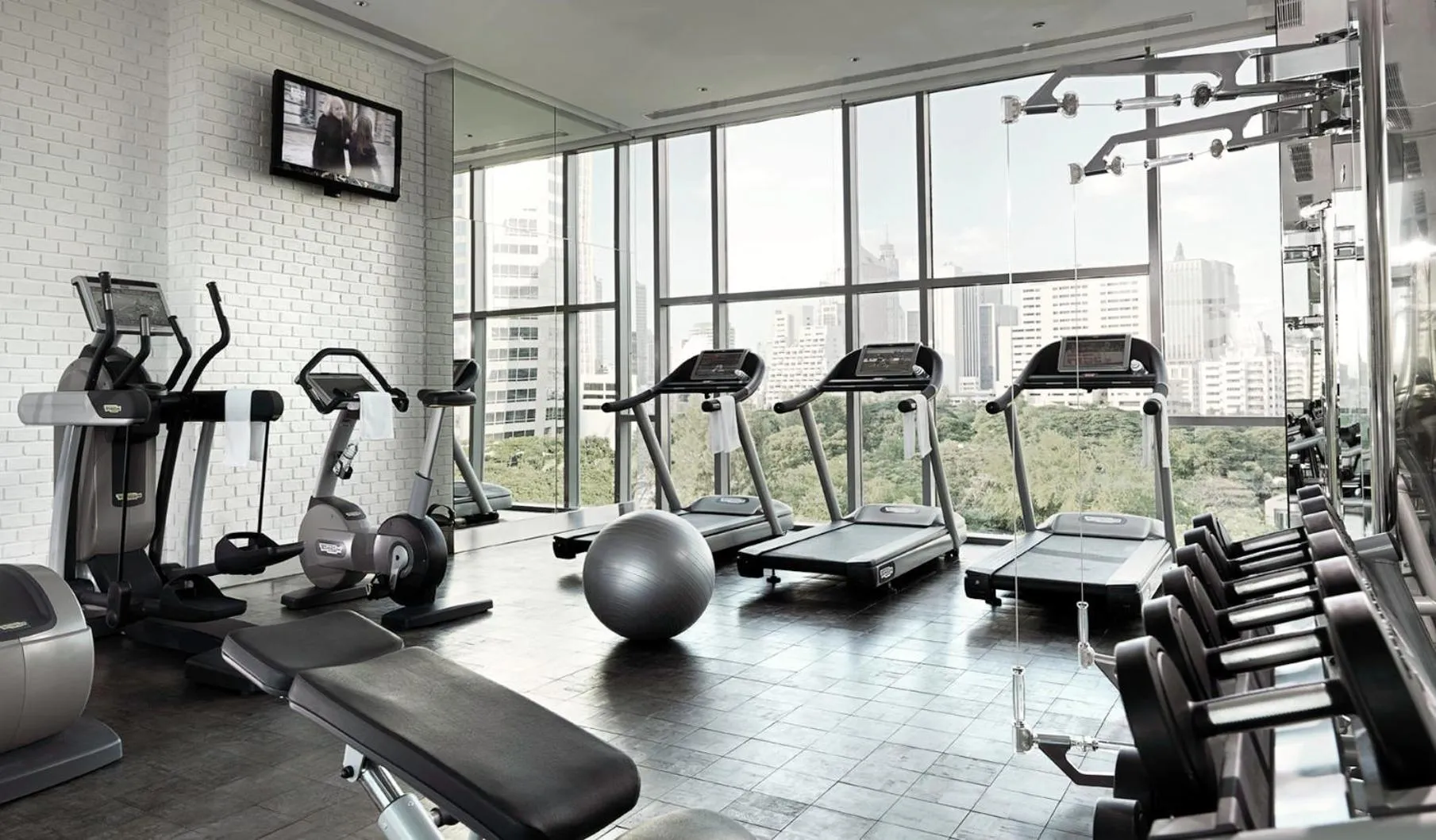 Fitness centre/facilities in Oriental Residence Bangkok