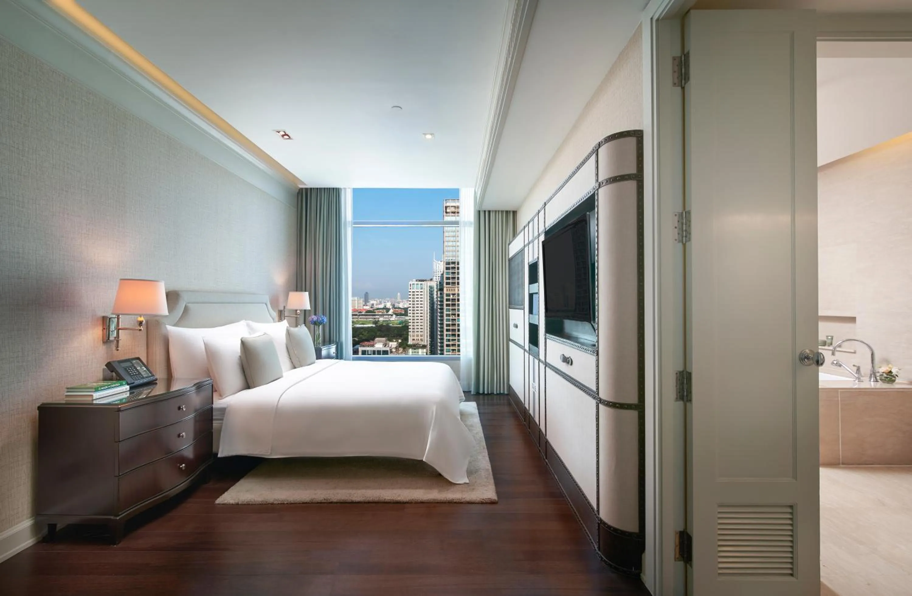 Junior Suite King in Oriental Residence Bangkok