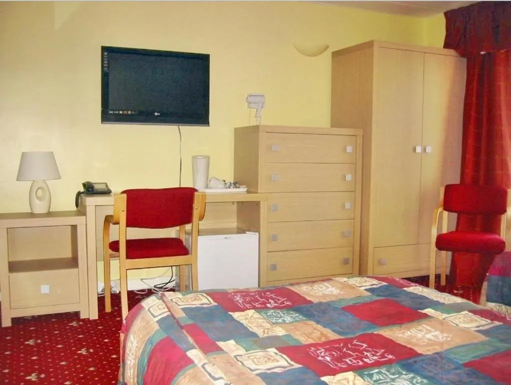 Bed in The Langham Hotel