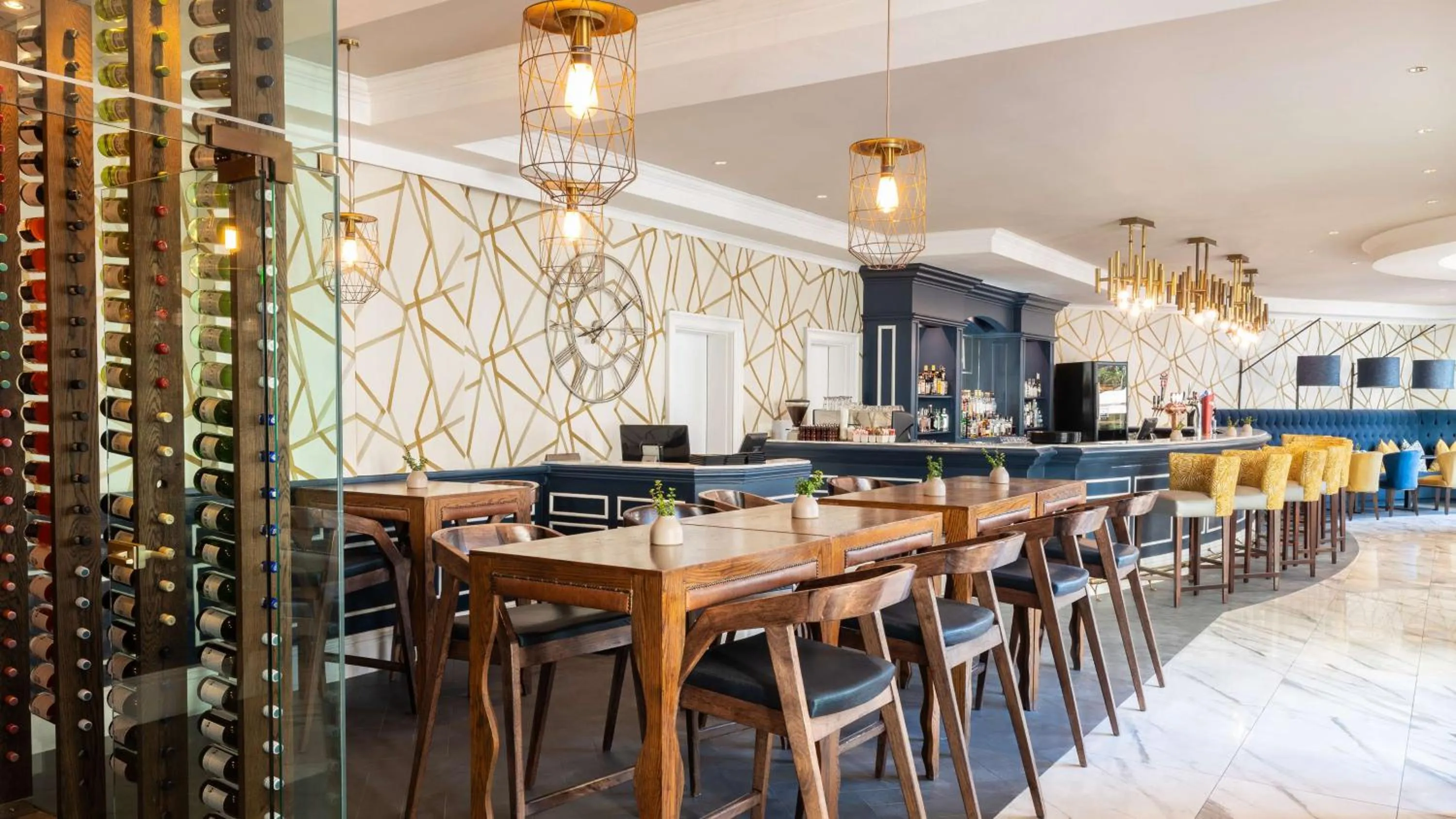 Lounge or bar in Southern Sun The Cullinan