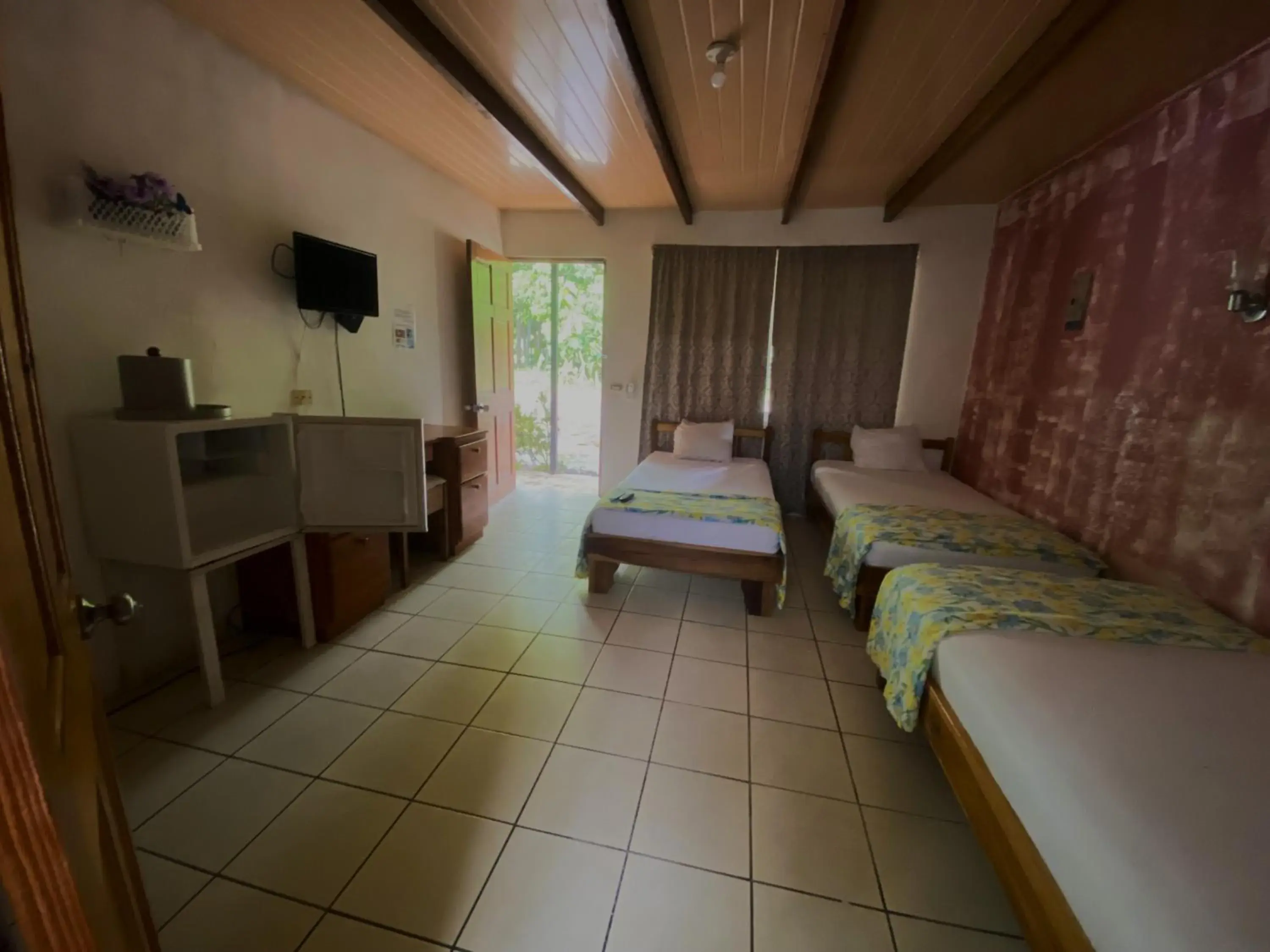 Basic Triple Room in Mapi's Cabins Basic Triple Room in Mapi's Cabins