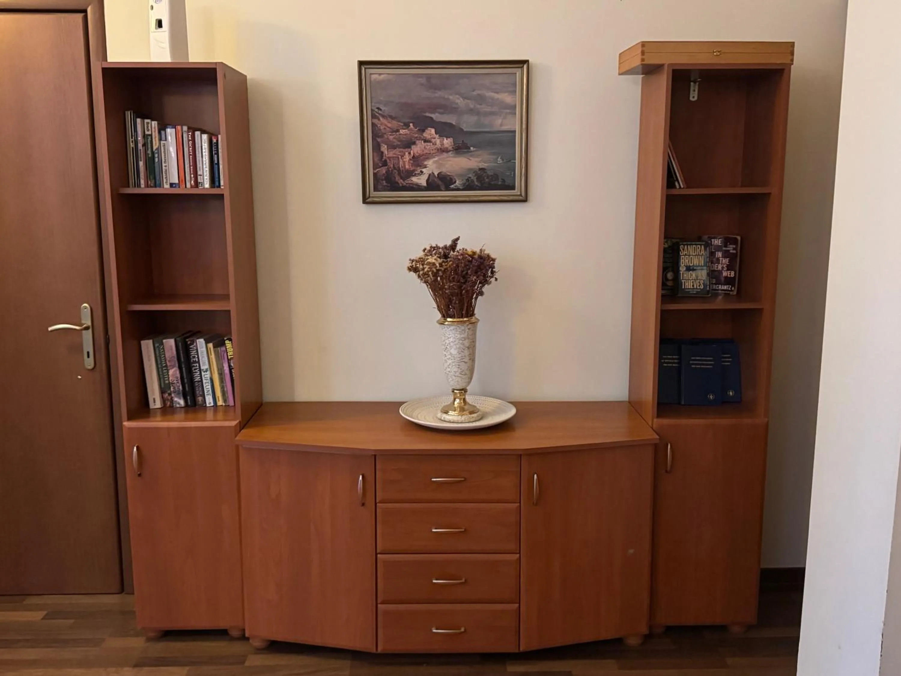 Library in Hotel King