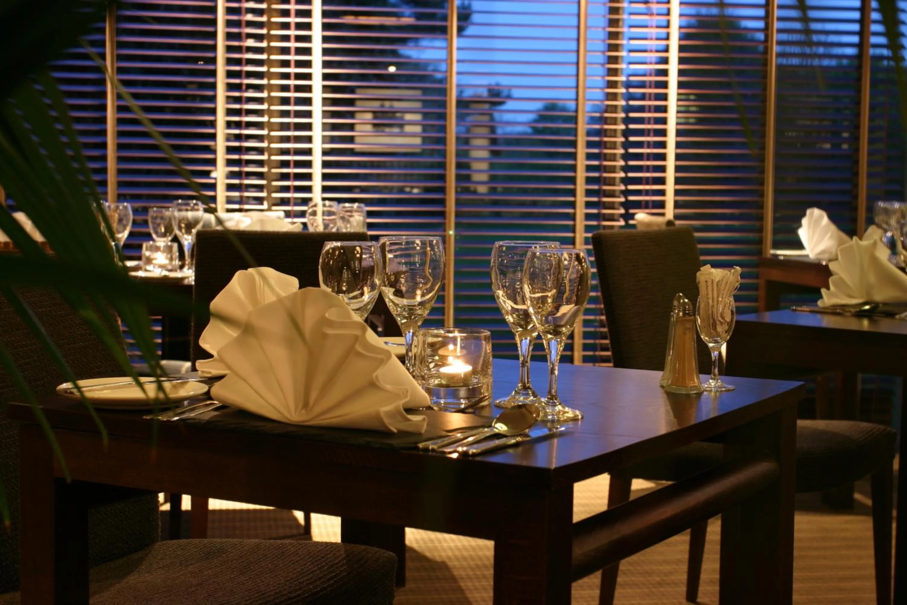 Restaurant/places to eat in Eight Acres Hotel