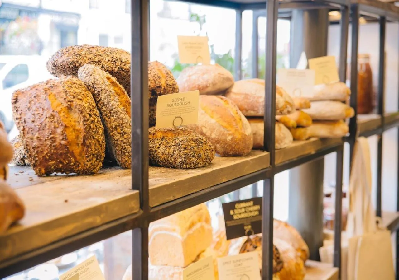 Restaurant/places to eat in Dolphin House Serviced Apartments