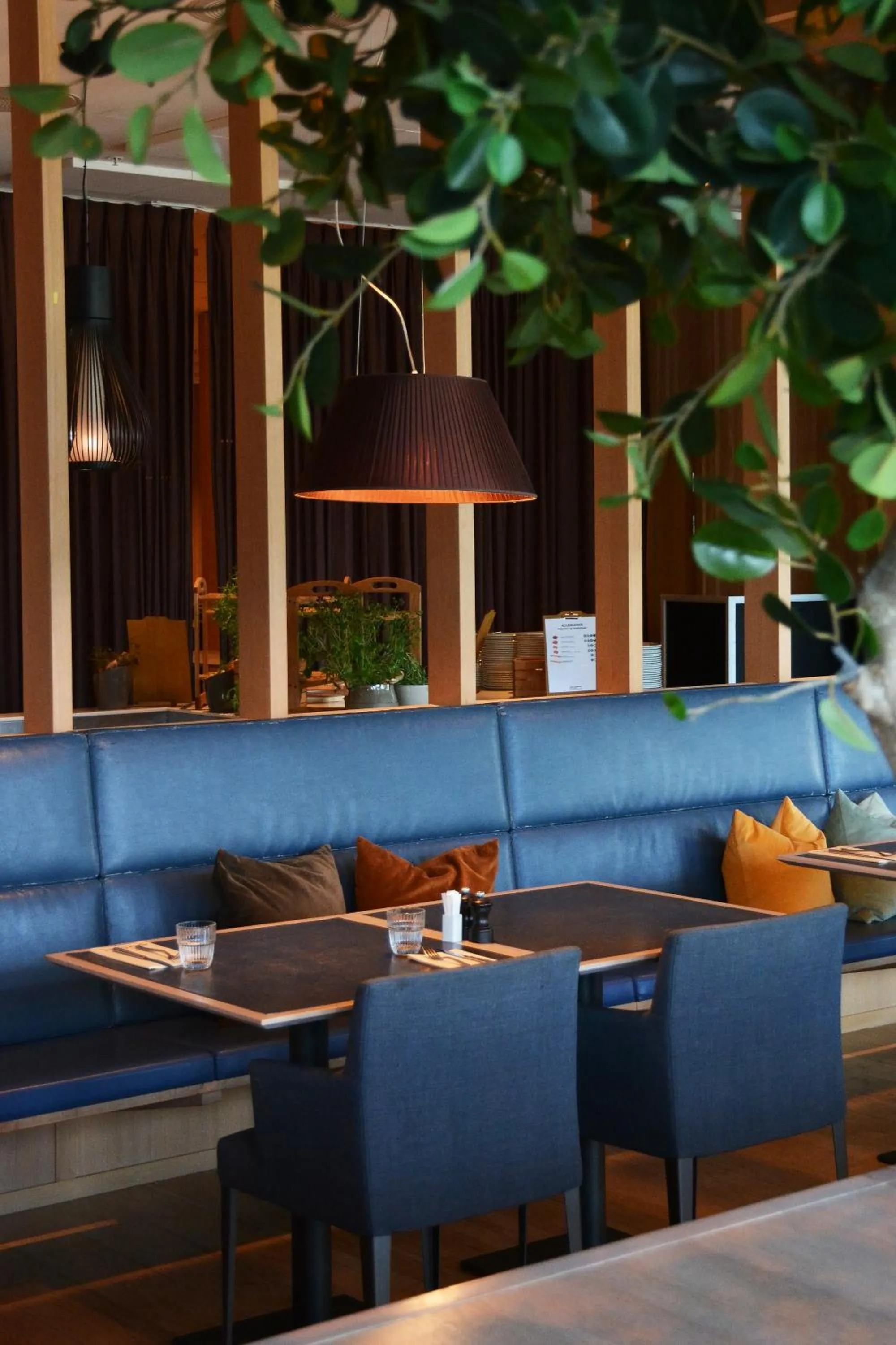 Restaurant/places to eat in Quality Hotel Expo