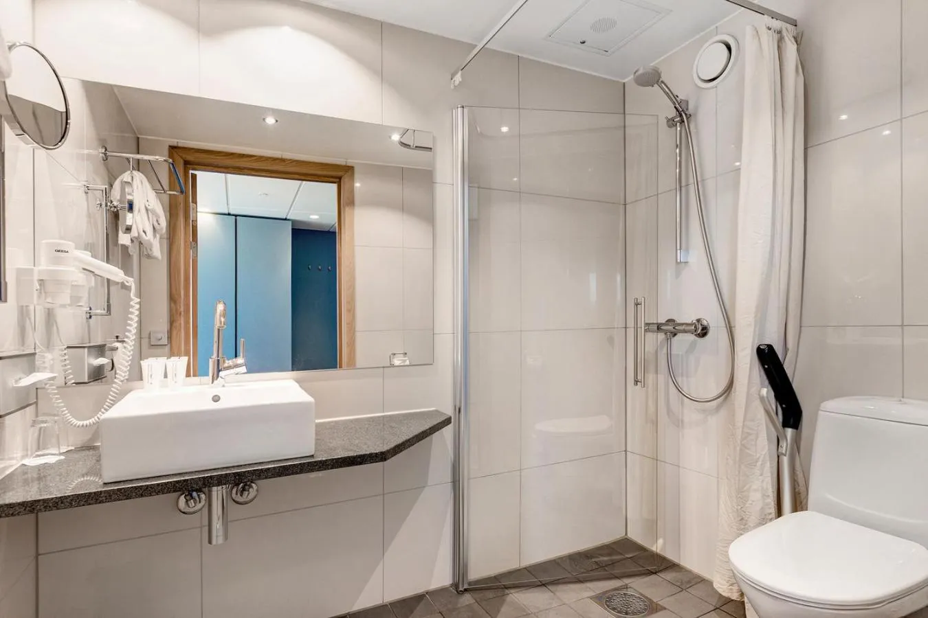 Shower in Quality Hotel Expo