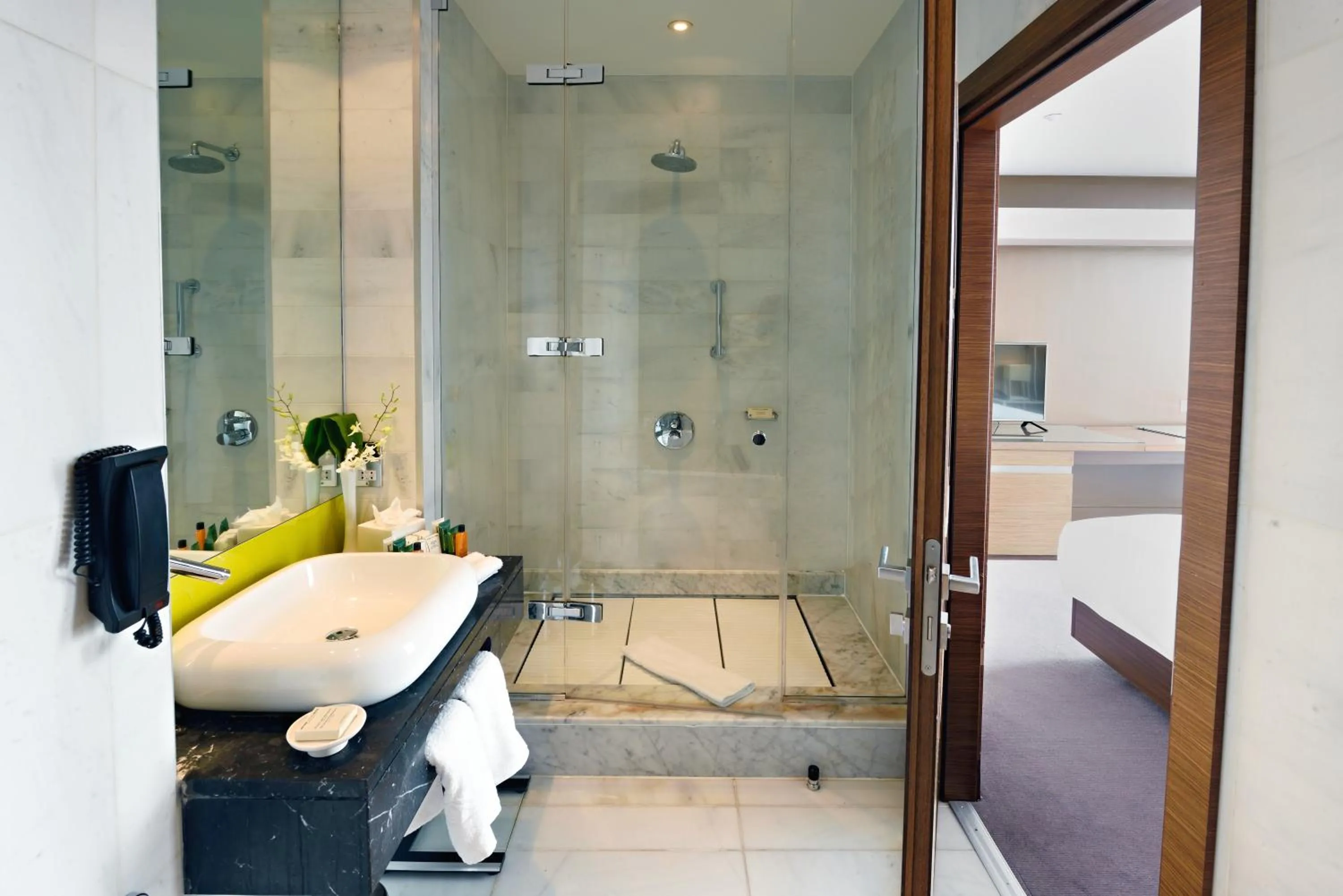 Bathroom in The Manchester Deansgate Hotel, by IHG