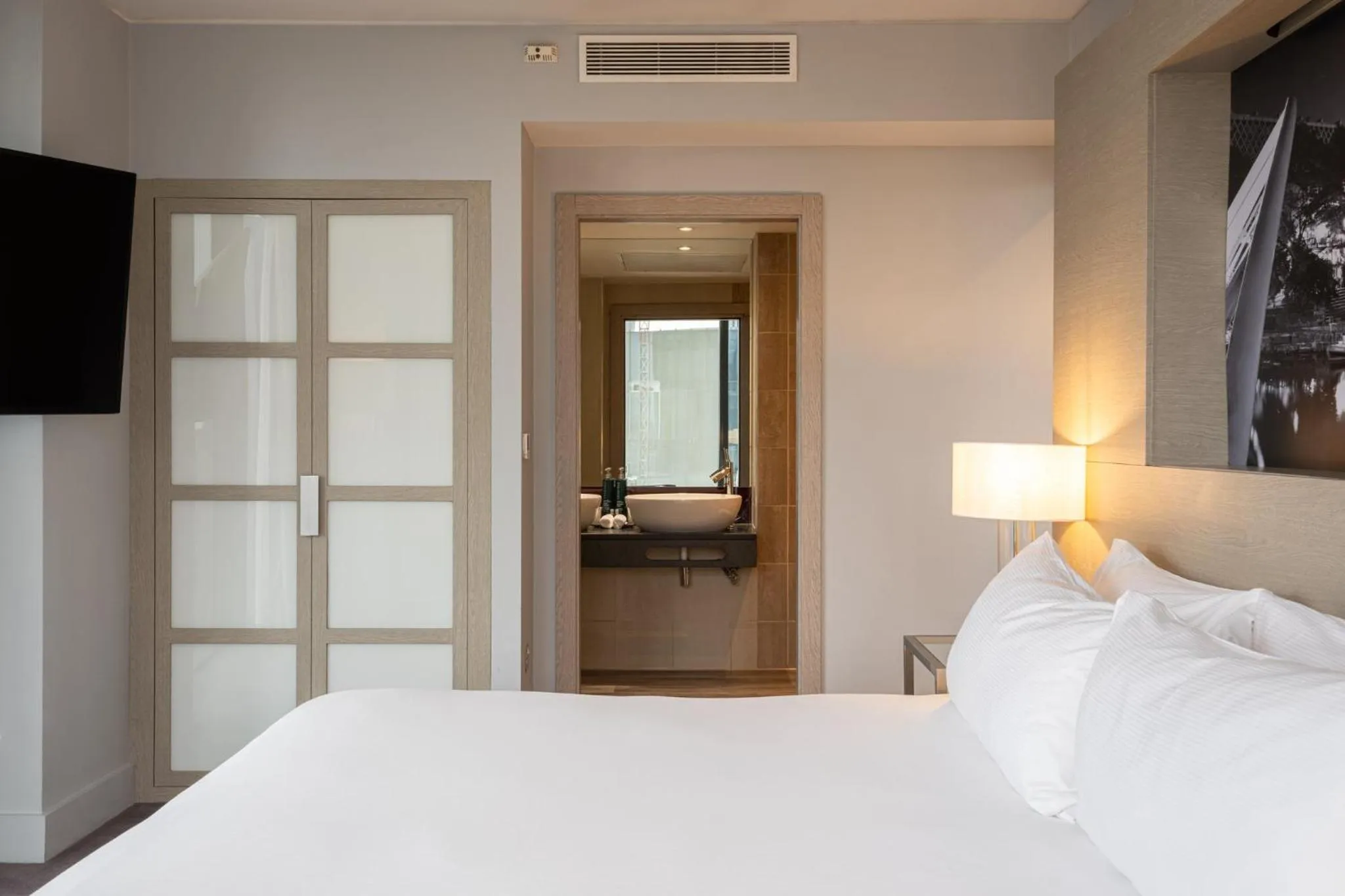 Photo of the whole room, Bed in The Manchester Deansgate Hotel, by IHG