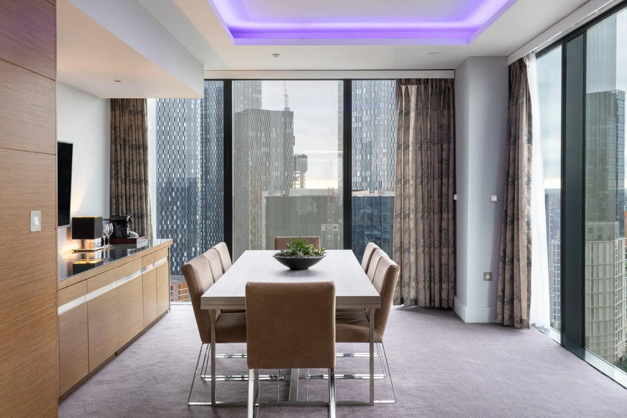 Bedroom in The Manchester Deansgate Hotel, by IHG