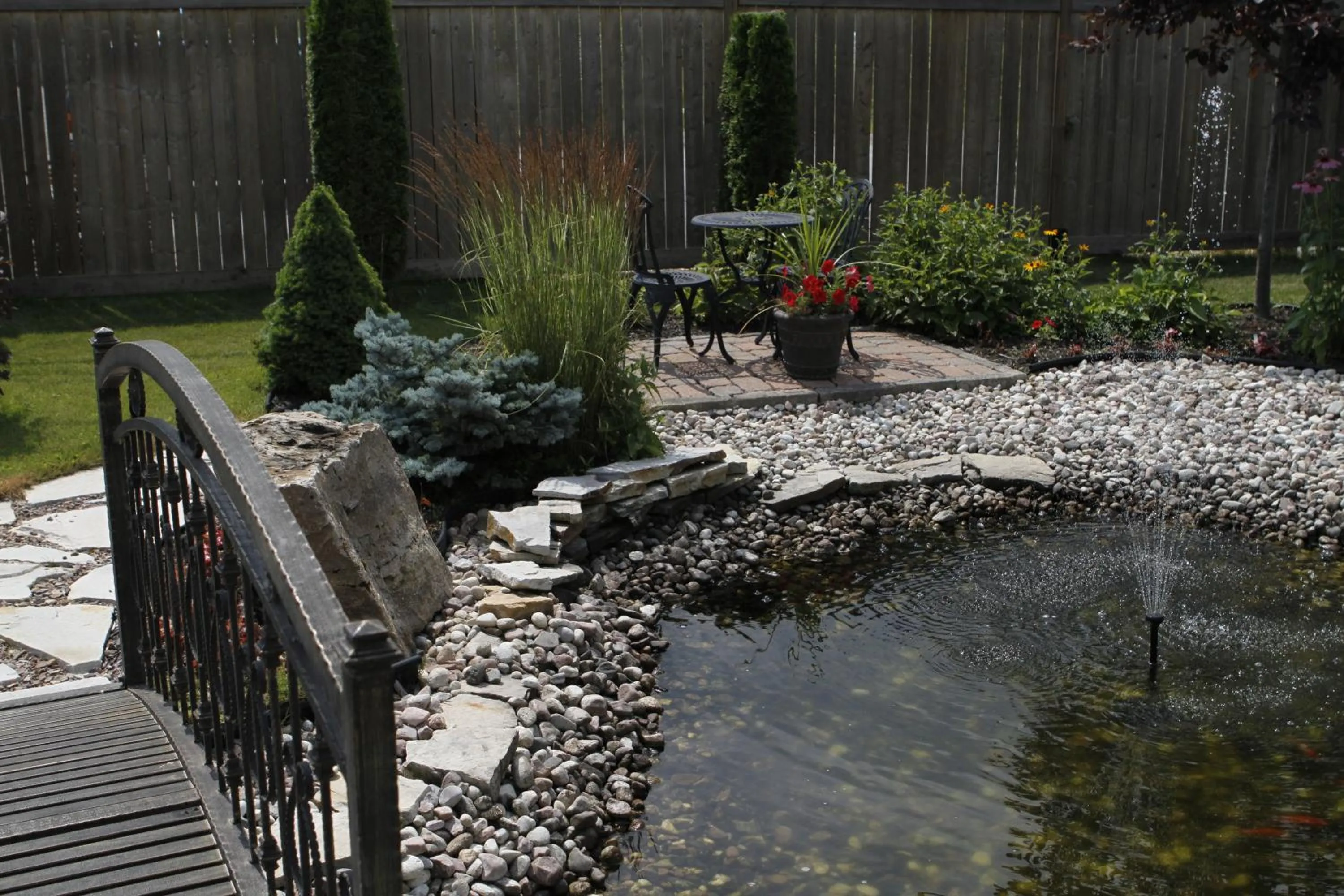 Patio in Le Fabreville Motel & Suites
