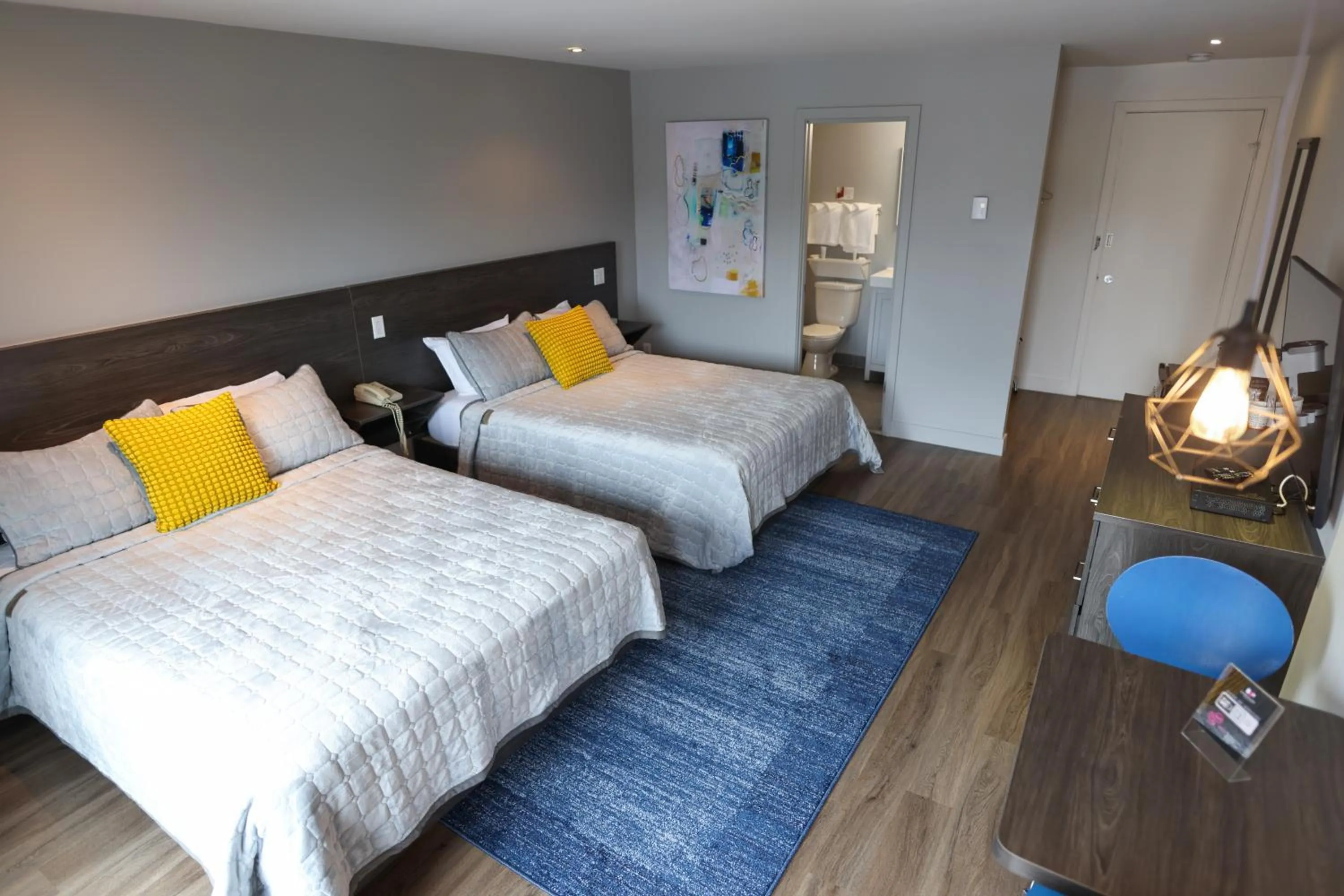 Bed in Le Fabreville Motel & Suites