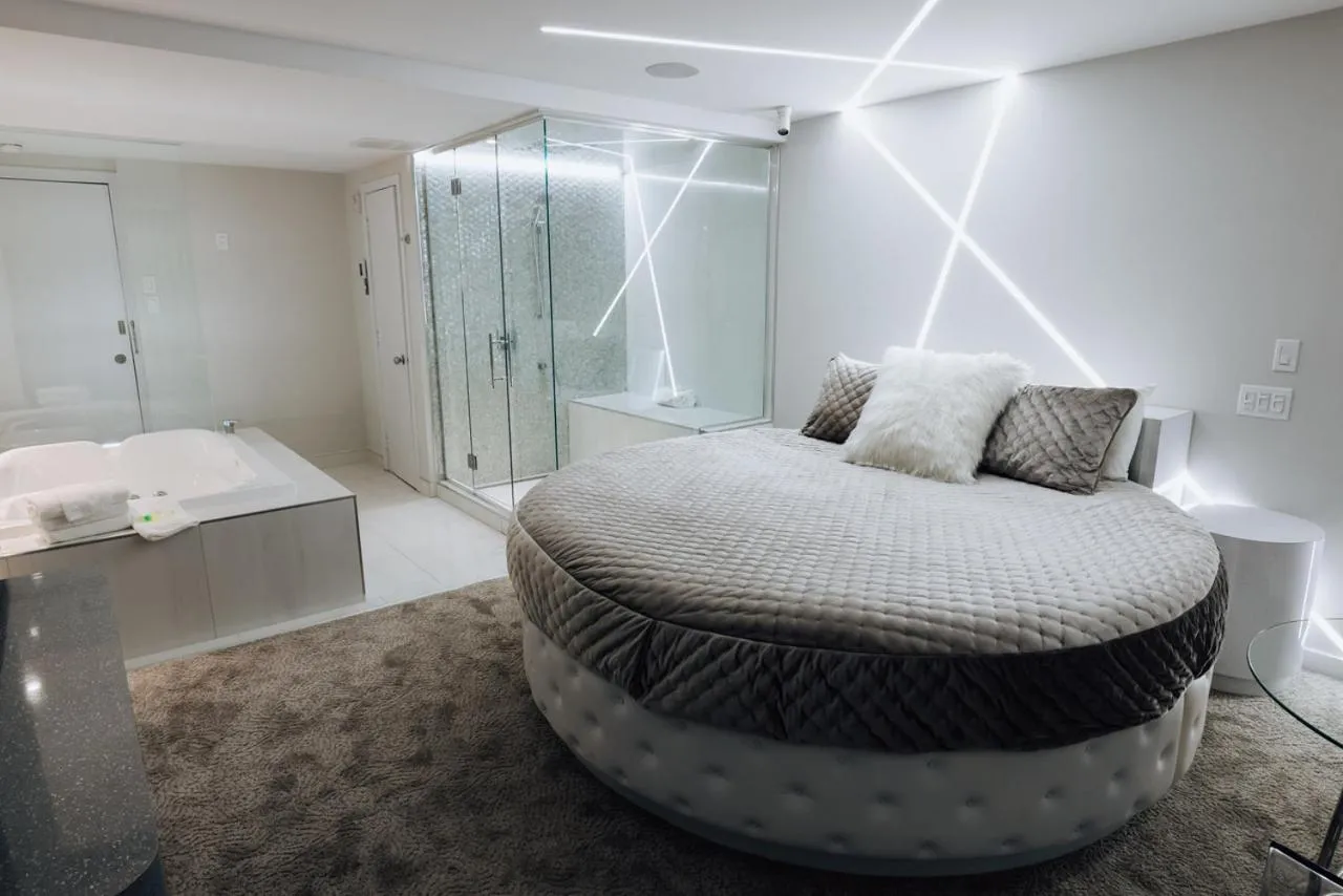 Bed in Le Fabreville Motel & Suites