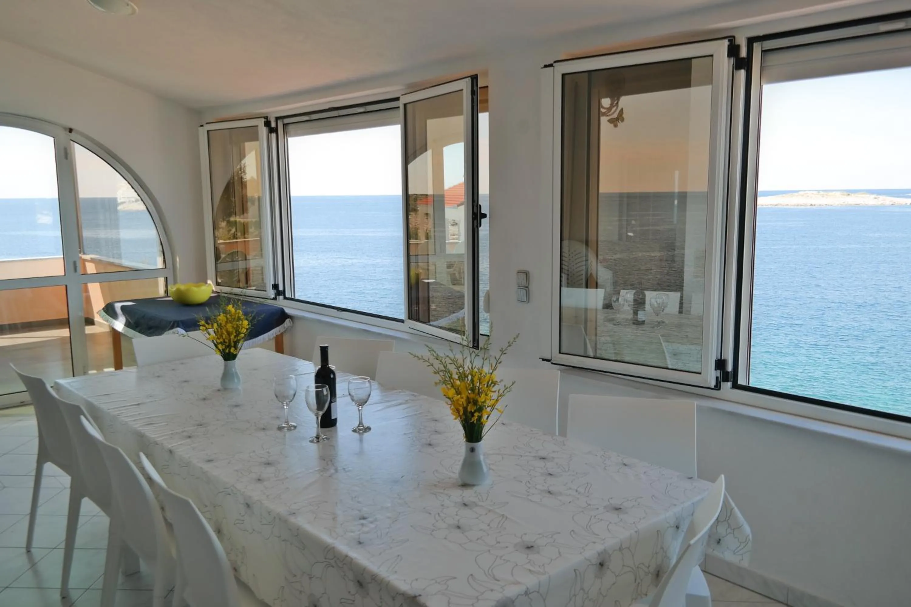 Dining area in Direkt am Meer-Apartments Puntaplanka