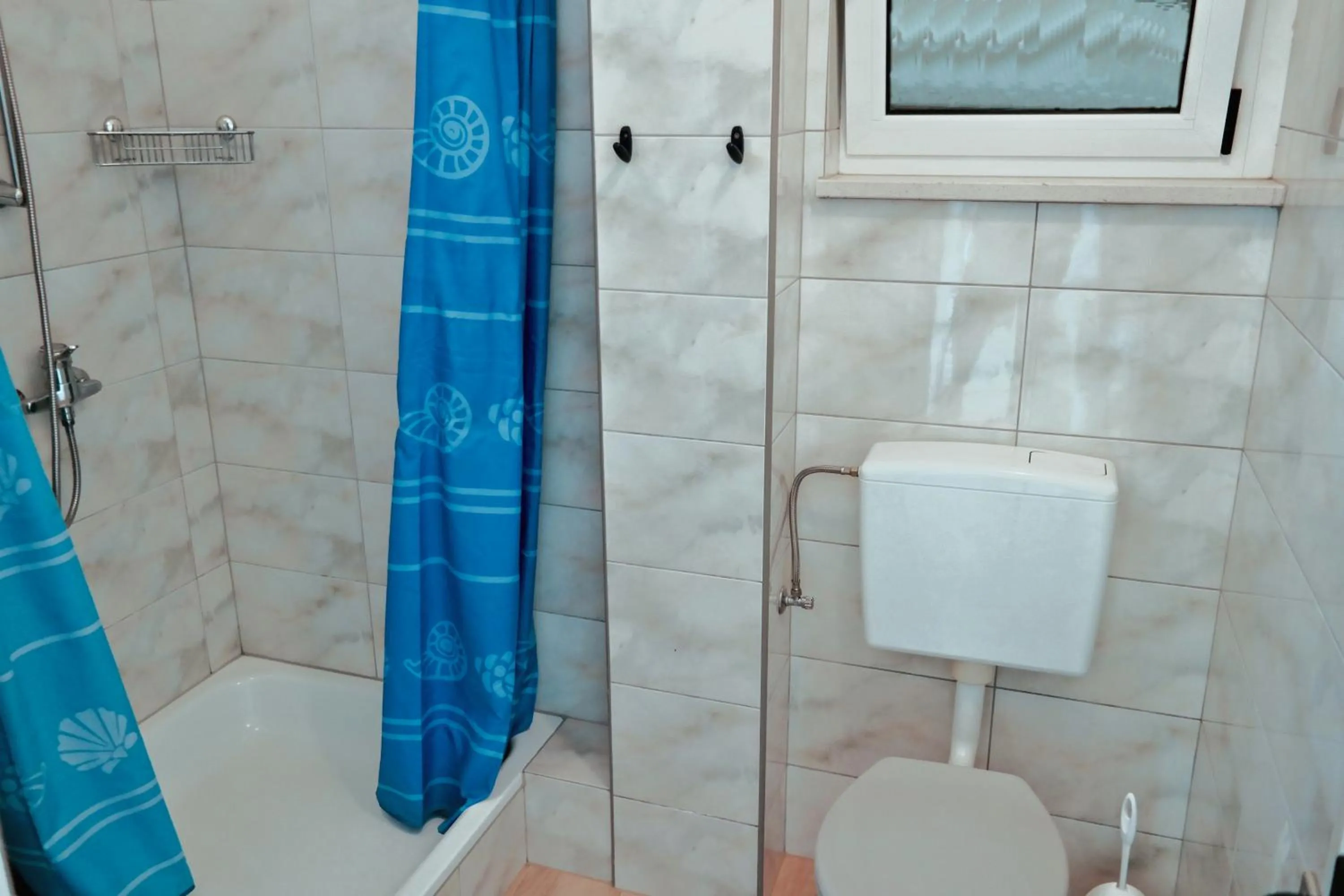 Shower in Direkt am Meer-Apartments Puntaplanka