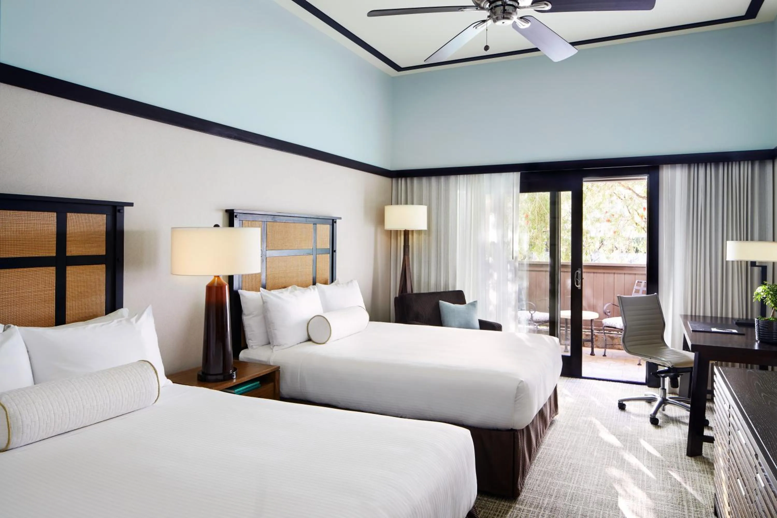 Bedroom, Bed in Ambrose Hotel