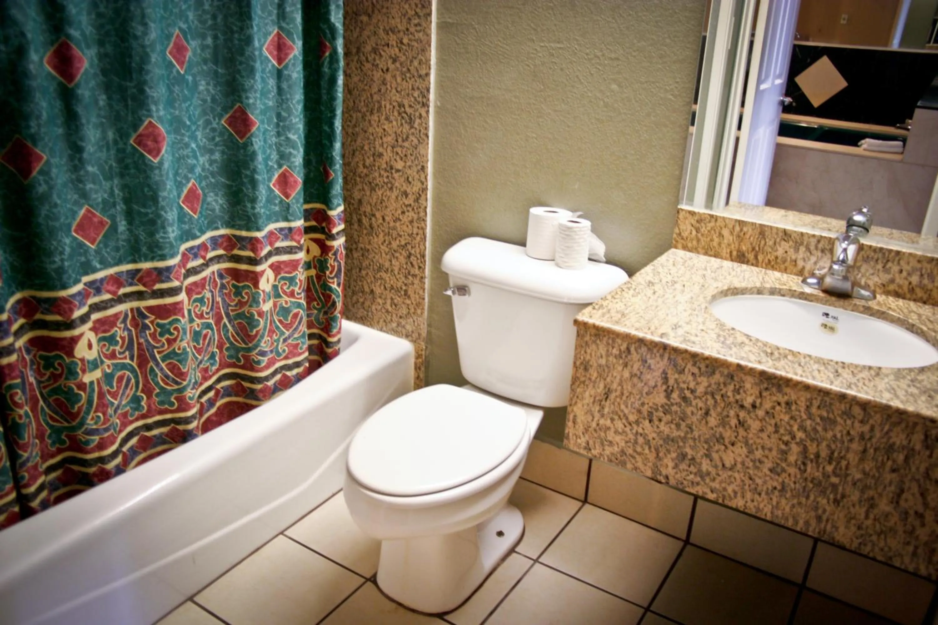 Bathroom in La Mirage Inn LAX Airport