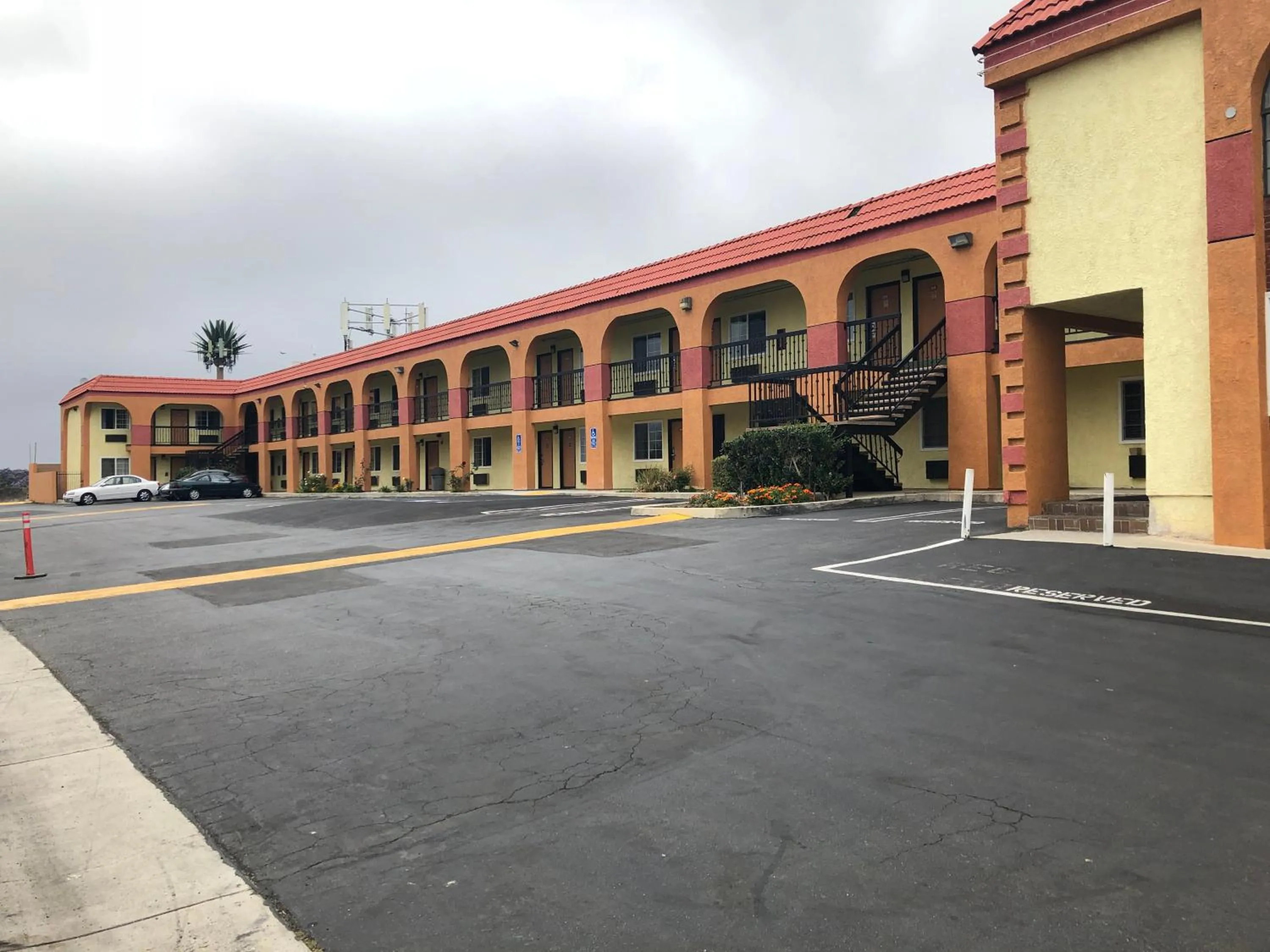 Property building in La Mirage Inn LAX Airport