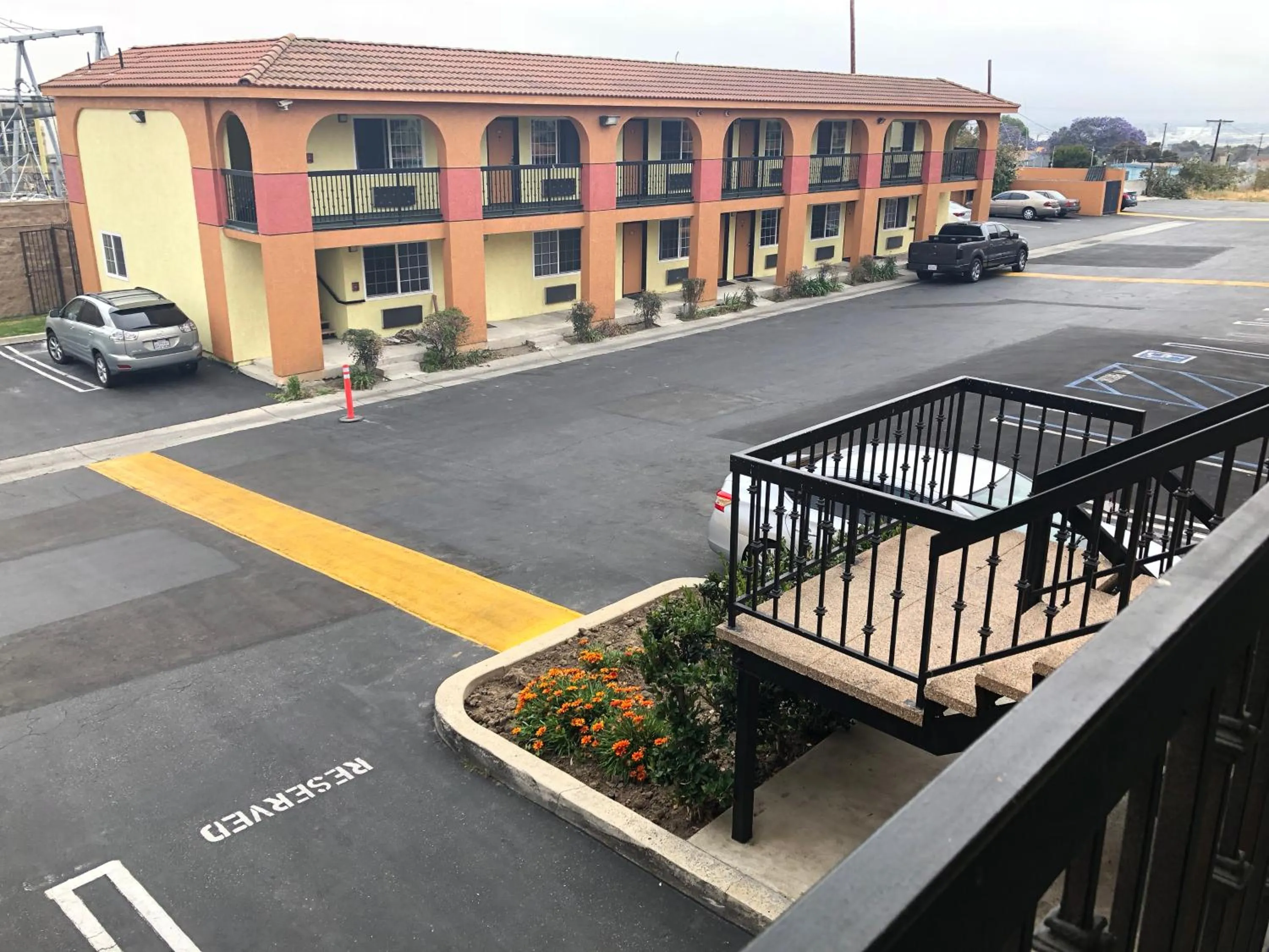 Property building in La Mirage Inn LAX Airport