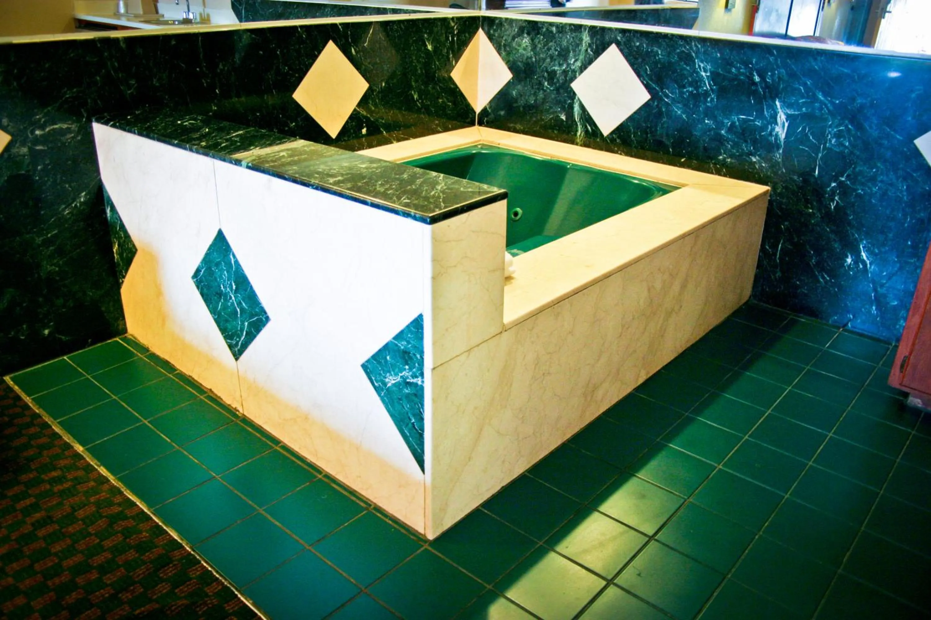 Spa and wellness centre/facilities in La Mirage Inn LAX Airport