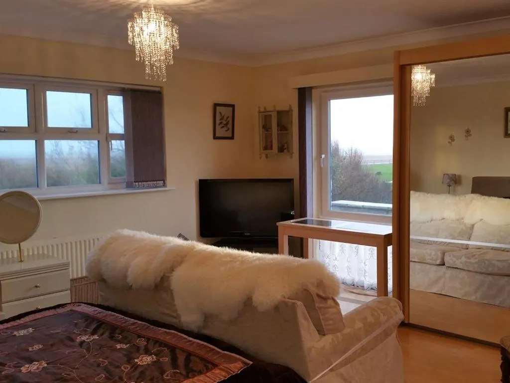 Bedroom, Bed in Swallows Rest