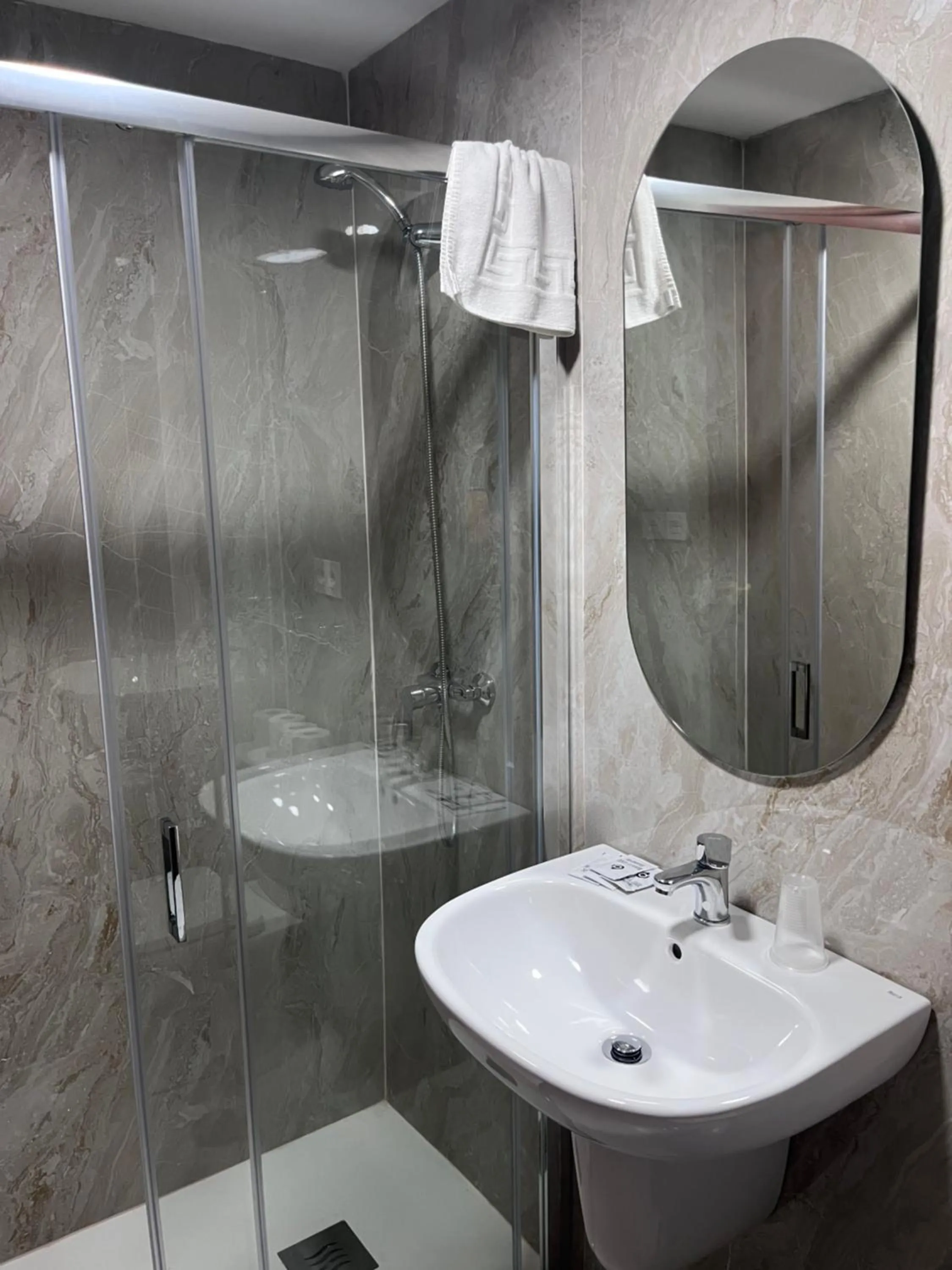 Shower in Hotel Santa Fe