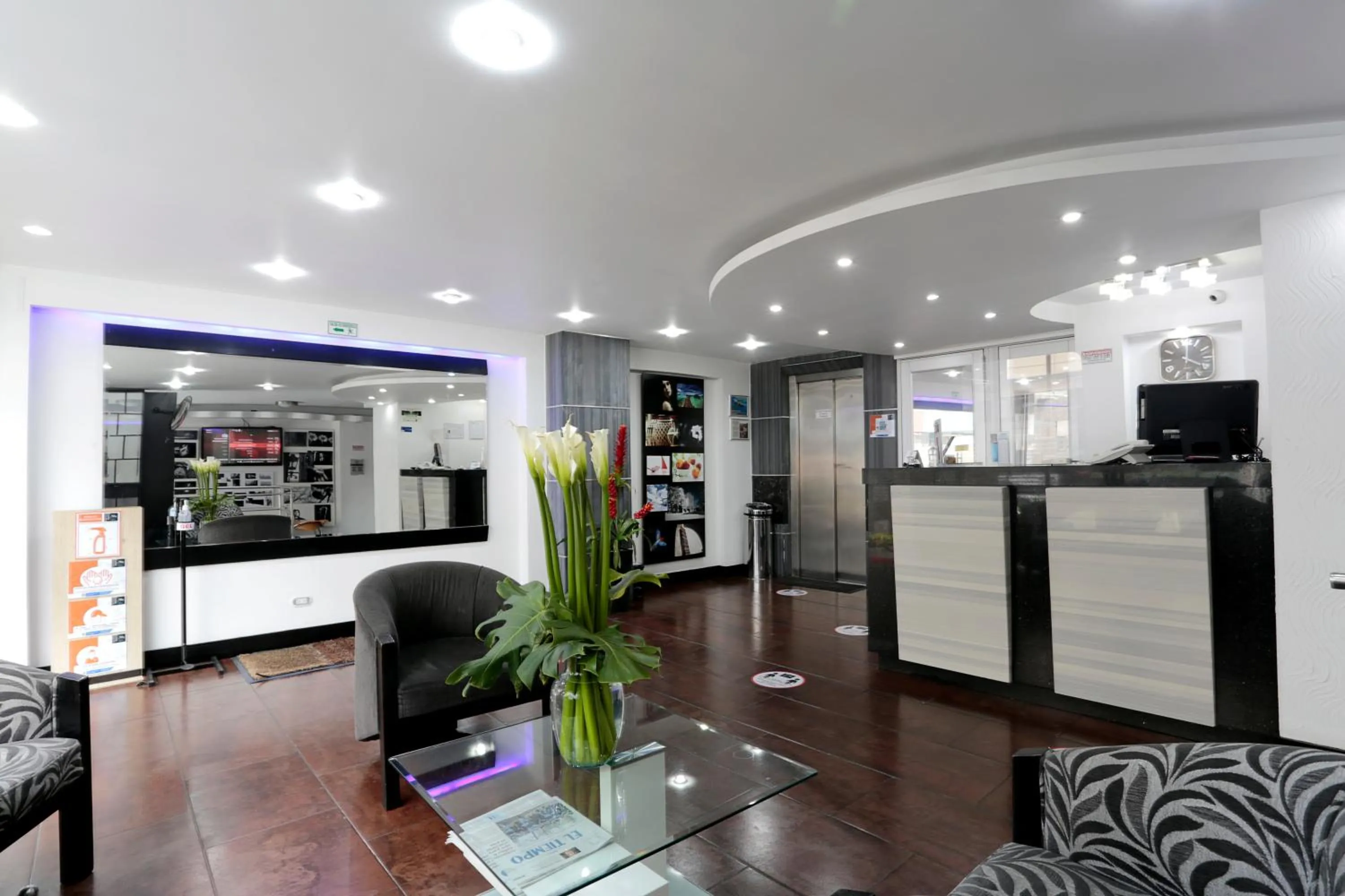 Lobby or reception in Hotel Bogota Expocomfort - Embajada Americana