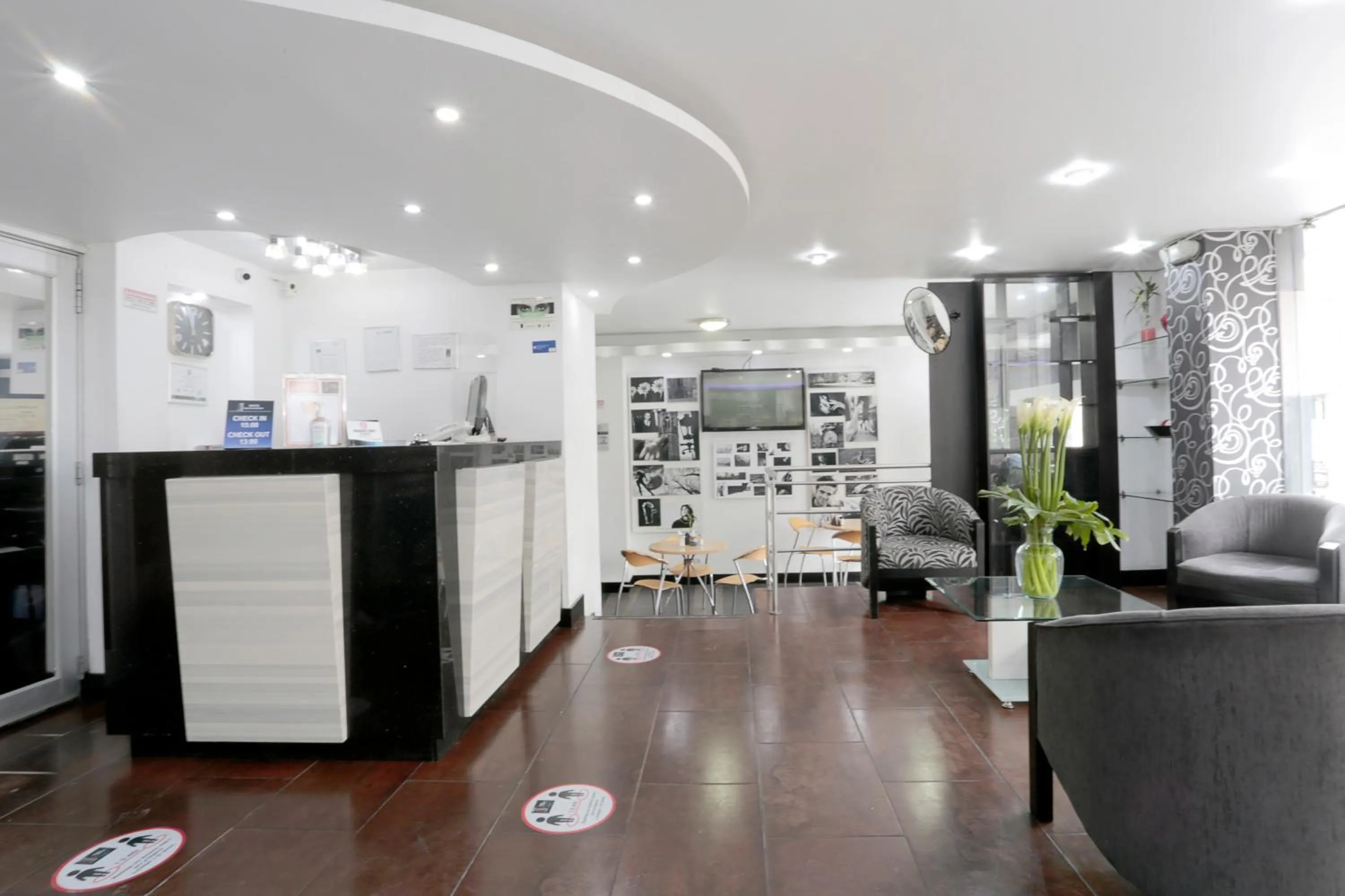 Lobby or reception in Hotel Bogota Expocomfort - Embajada Americana