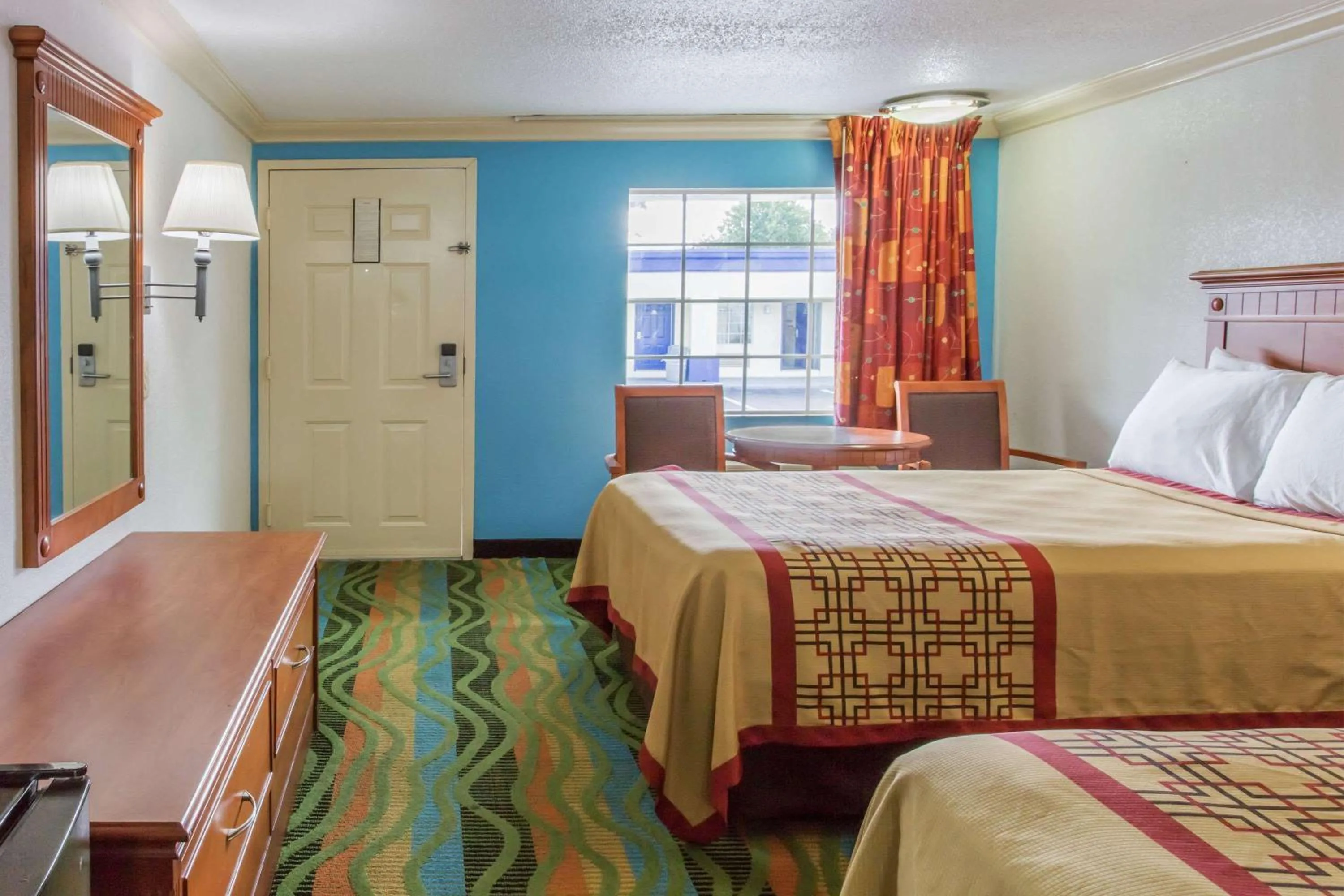 Photo of the whole room, Bed in Days Inn by Wyndham Virginia Beach Town Center