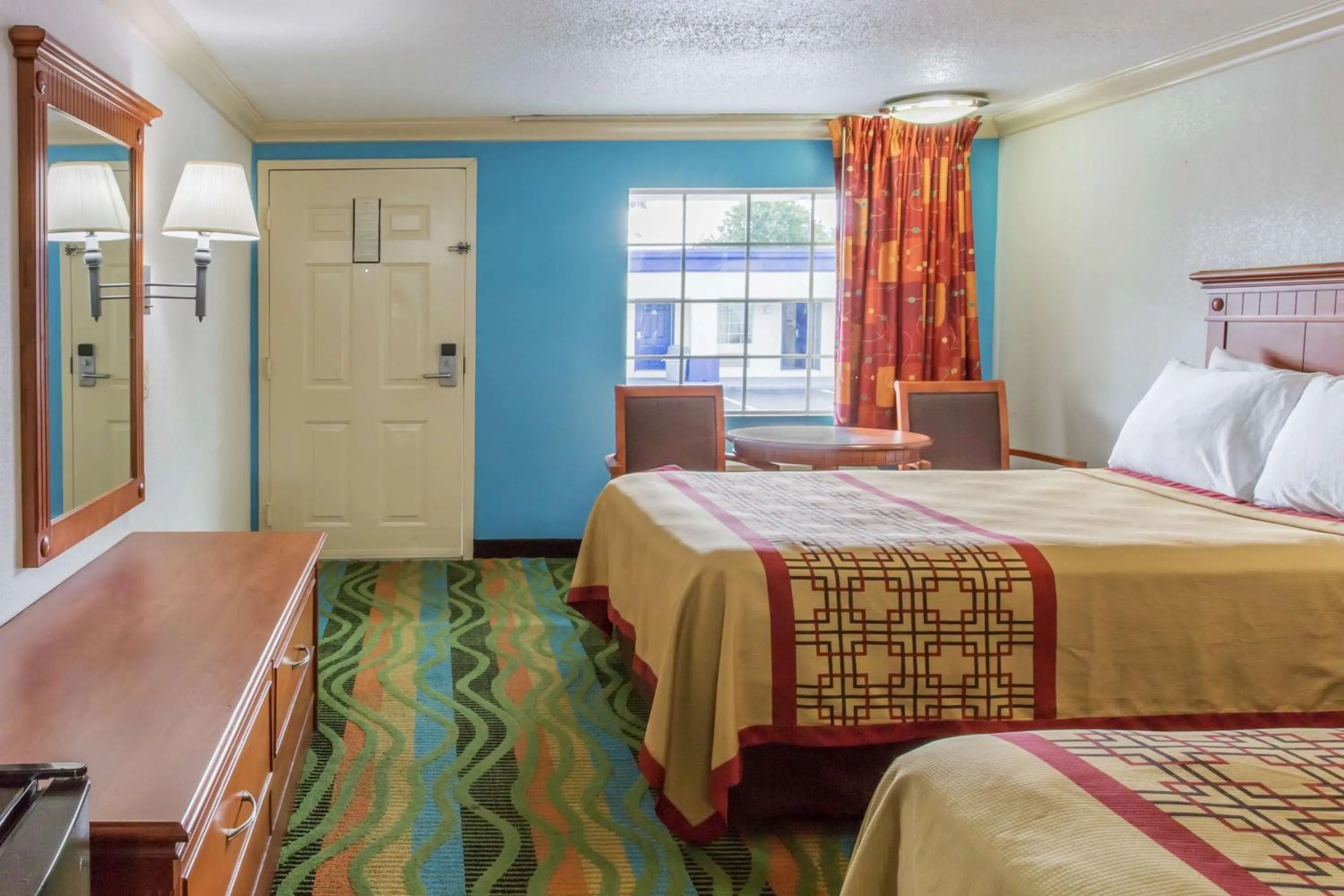 Photo of the whole room, Bed in Days Inn by Wyndham Virginia Beach Town Center