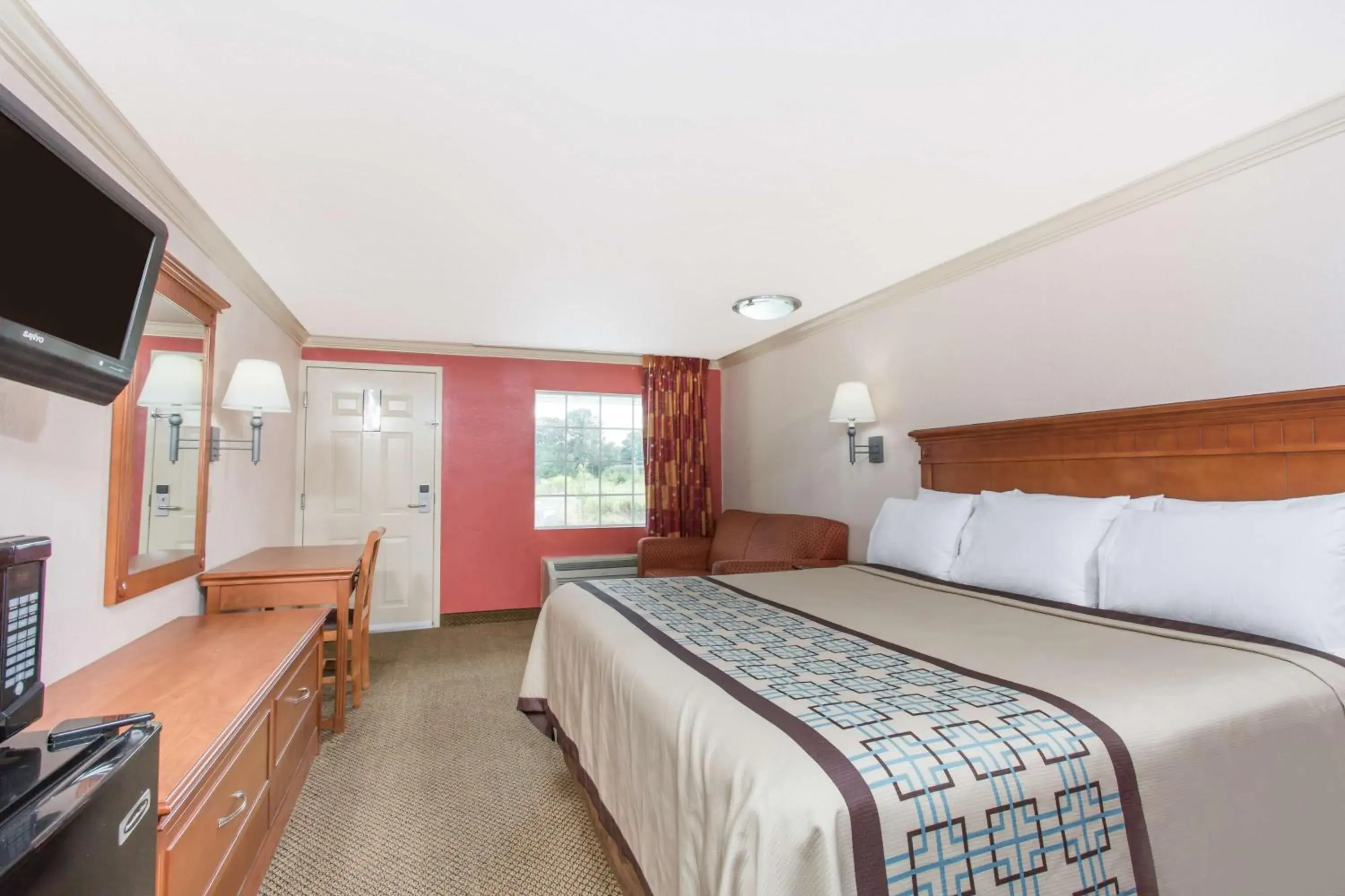 King Suite - Non-Smoking in Days Inn by Wyndham Virginia Beach Town Center King Suite - Non-Smoking in Days Inn by Wyndham Virginia Beach Town Center