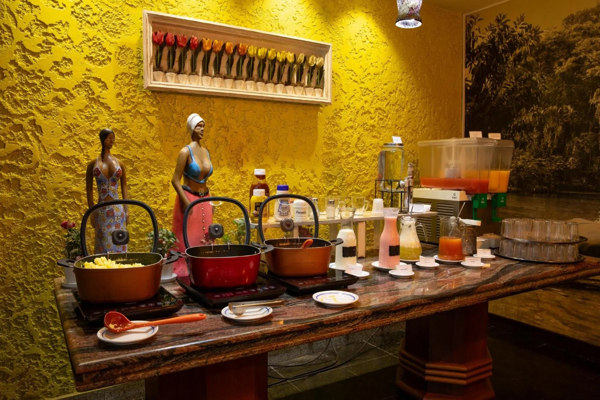 Food and drinks in Ritz Plaza Hotel