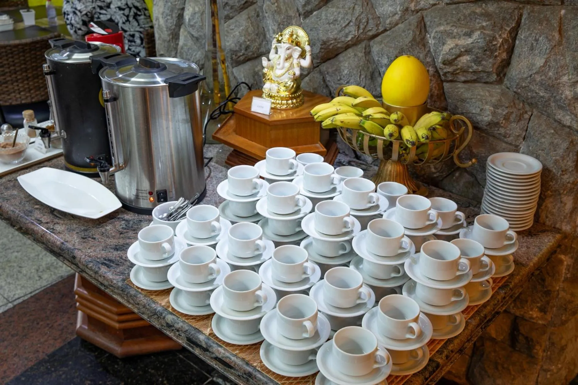 Coffee/tea facilities in Ritz Plaza Hotel