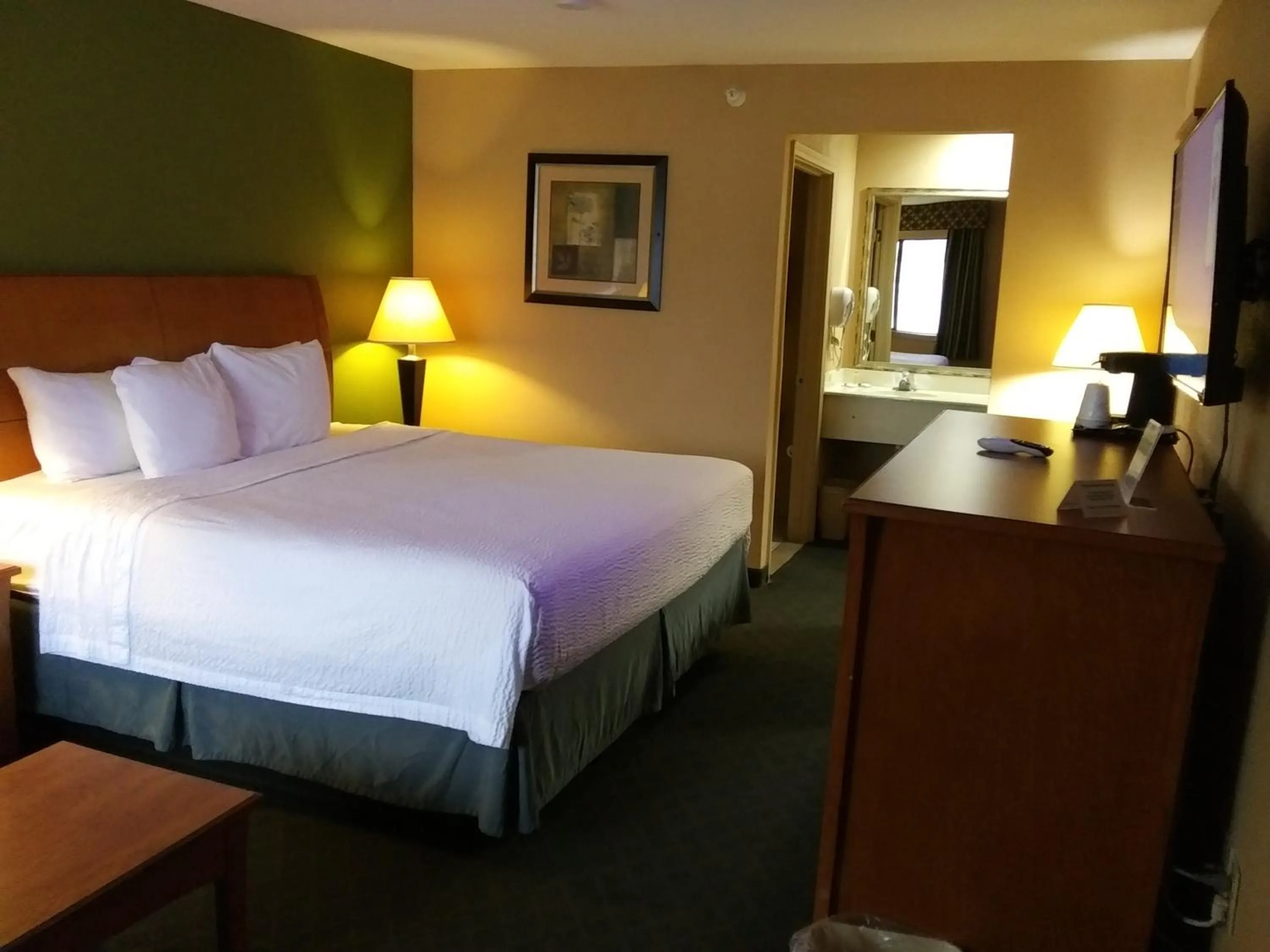 Bed in Hotel Blue Fairfield TX