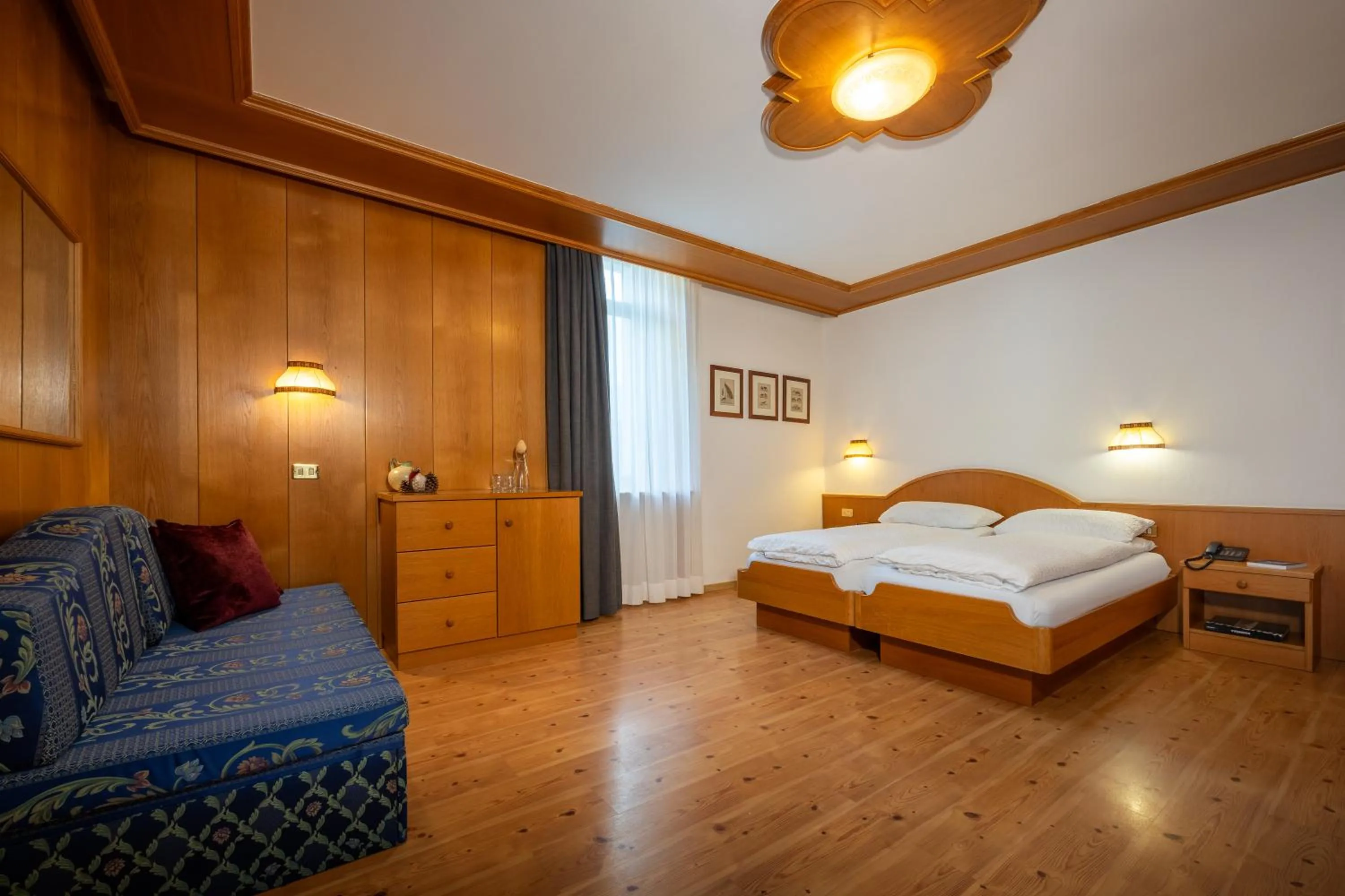 Bedroom, Bed in Hotel Vioz