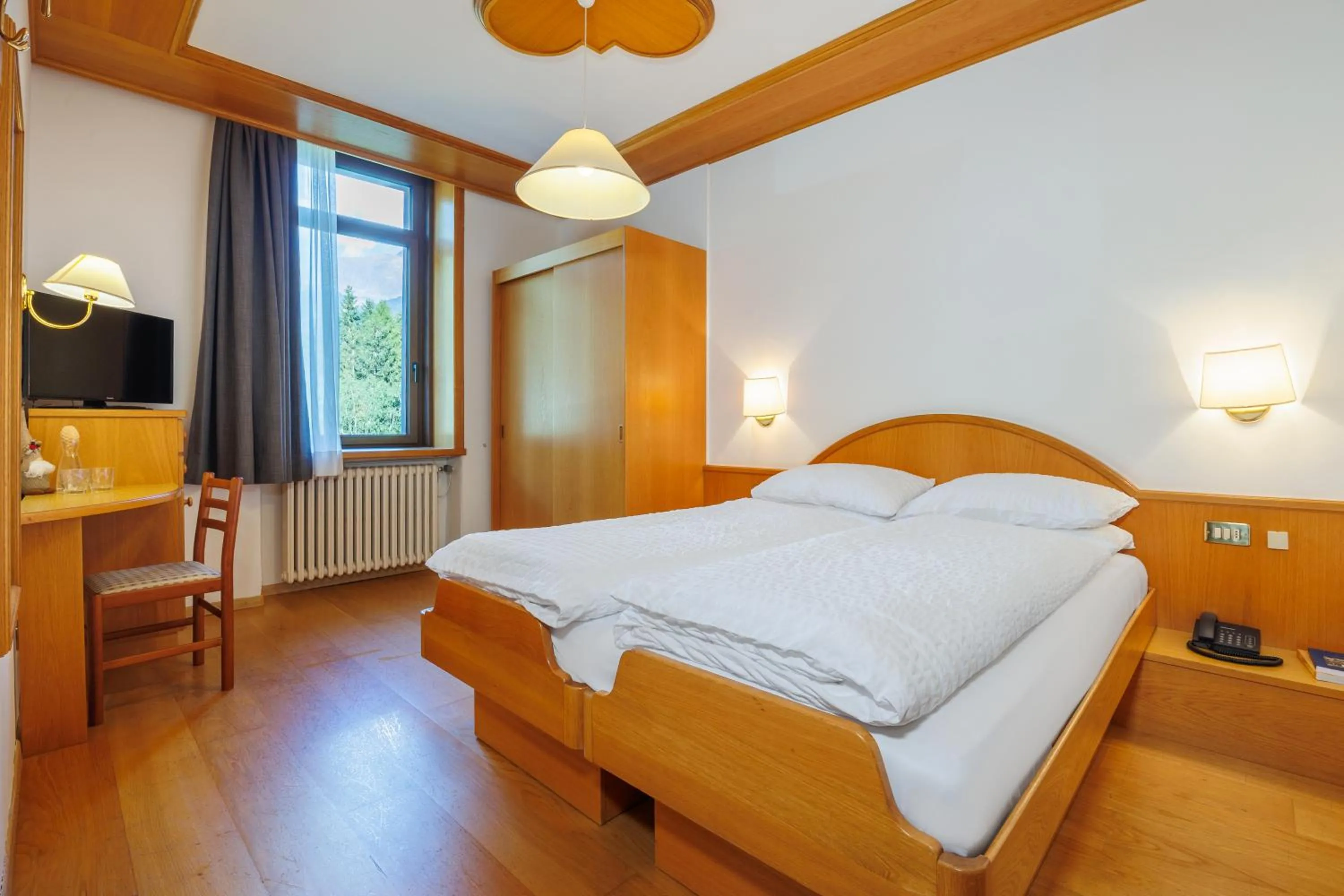 Bedroom, Bed in Hotel Vioz