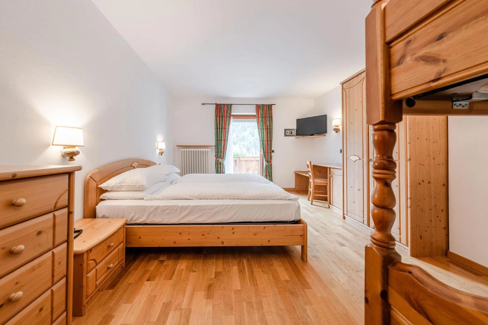 Bedroom, Bed in Hotel Vioz